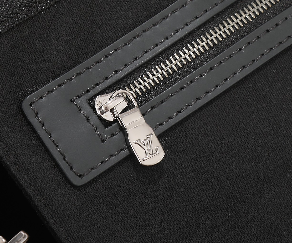 Louis Vuitton Keepall Bandoulière 55 M40605