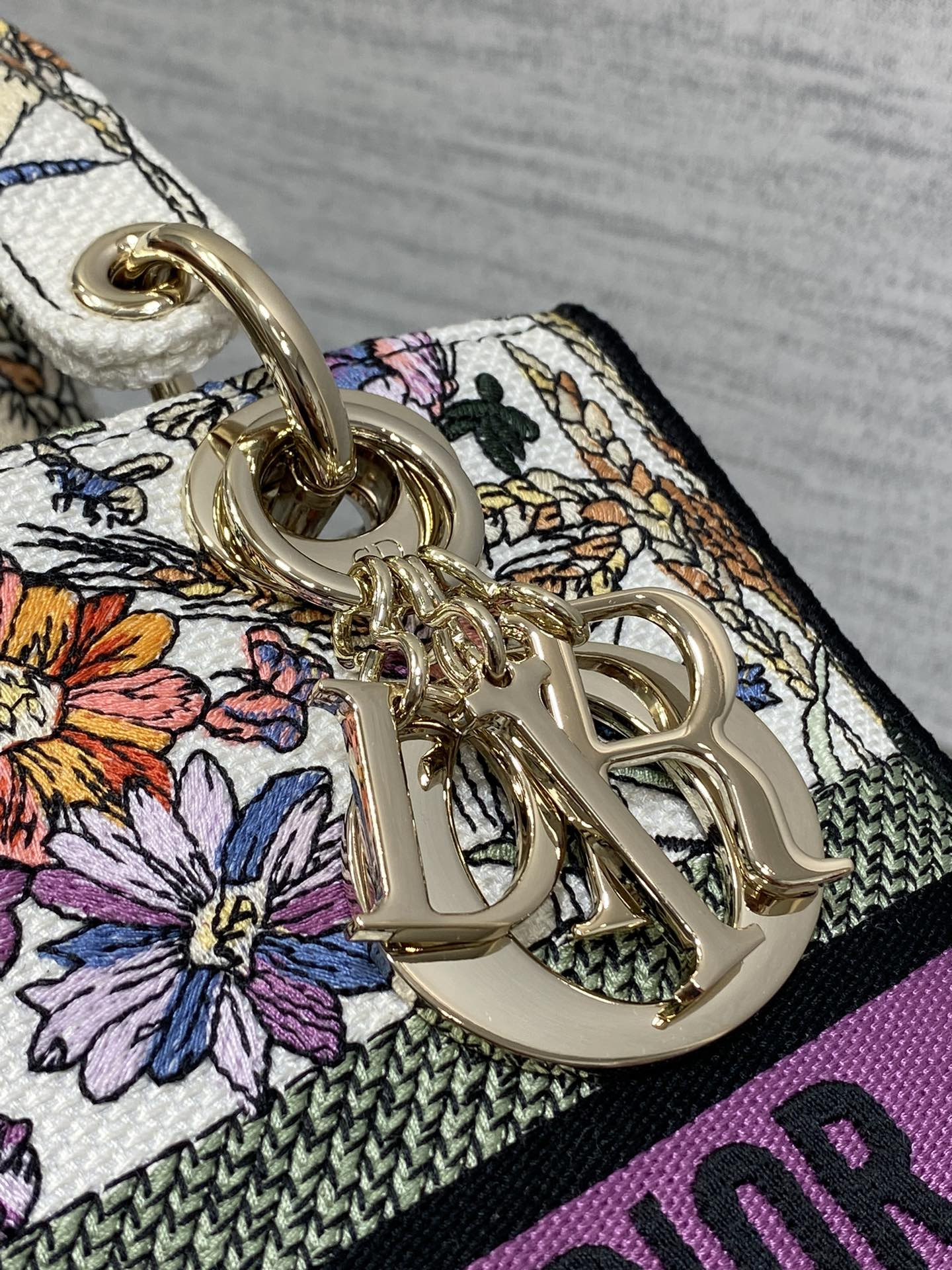 Medium Lady Dior Bag White Multicolor Dior 4 Saisons Été Embroidery 24 x 20 x 12 cm