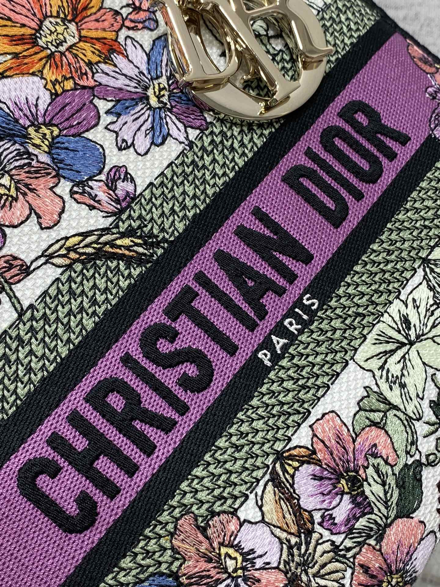 Medium Lady Dior Bag White Multicolor Dior 4 Saisons Été Embroidery 24 x 20 x 12 cm