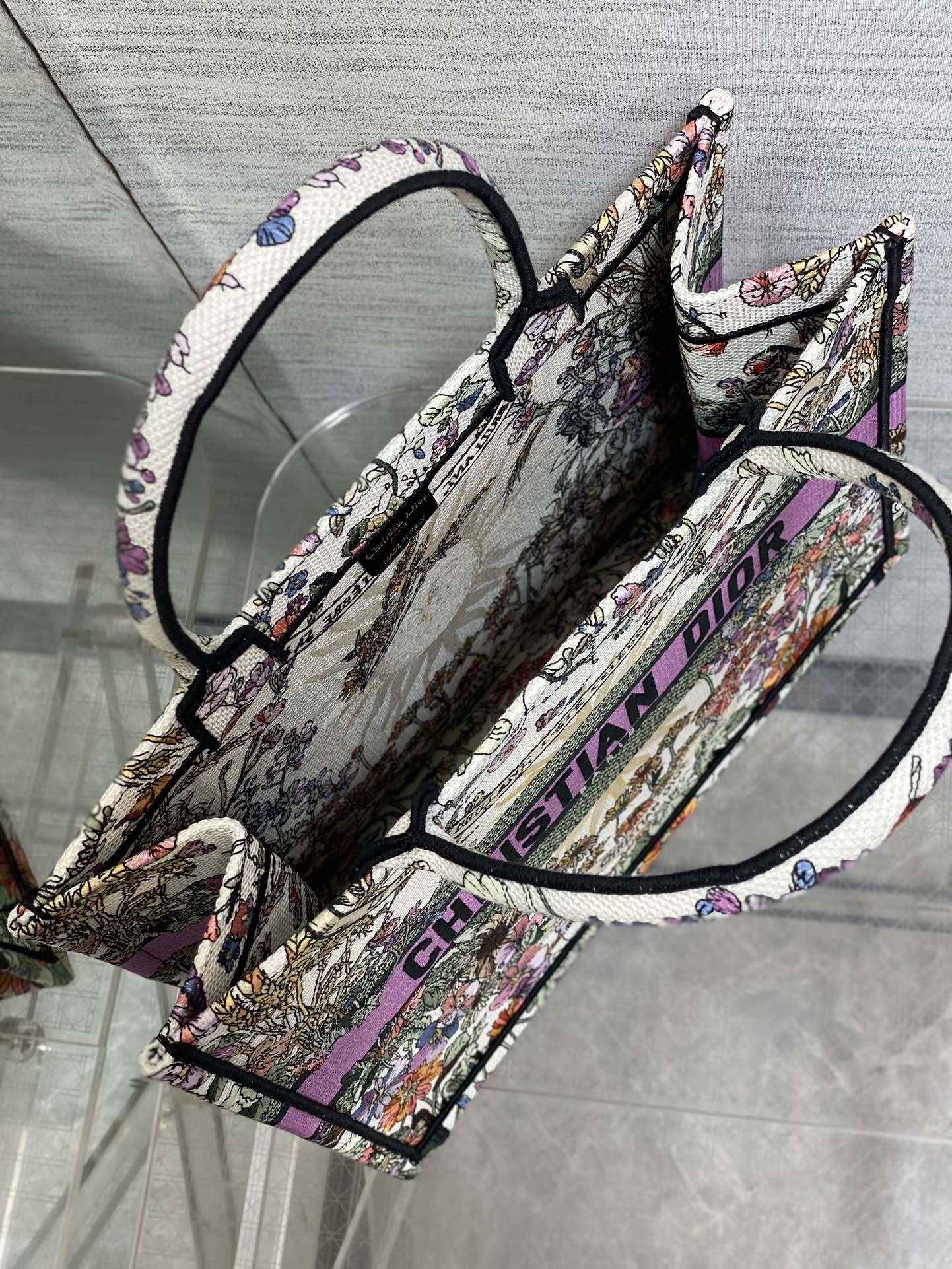 Medium Dior Book Tote Ecru Multicolor 36 x 27.5 x 16.5 cm