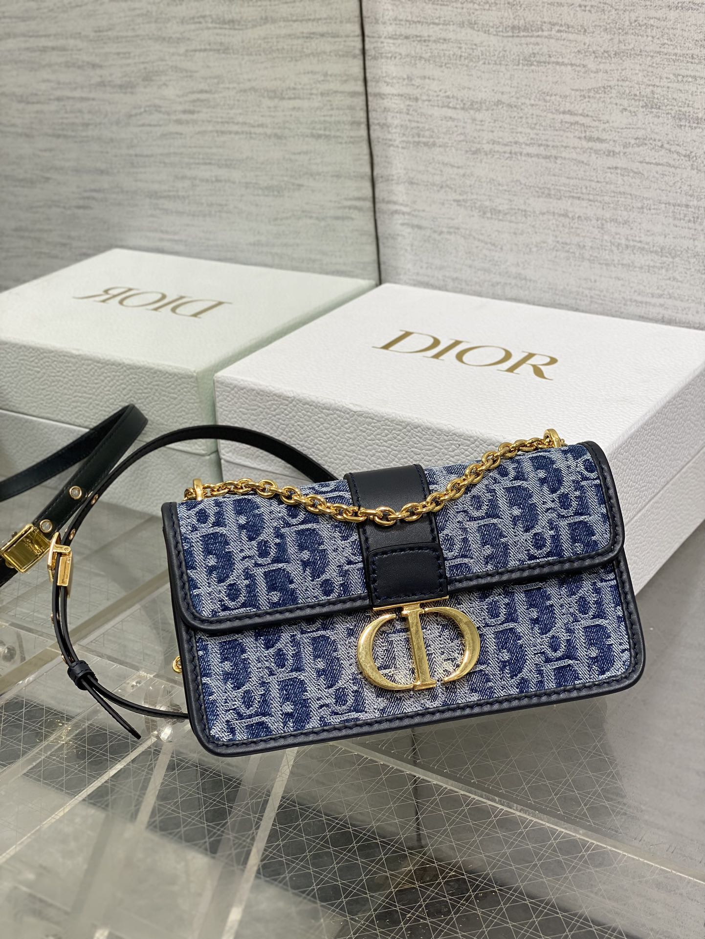 Dior 30 Montaigne East-West Bag with Chain Blue Denim Dior Oblique Jacquard 21 x 12 x 6 cm