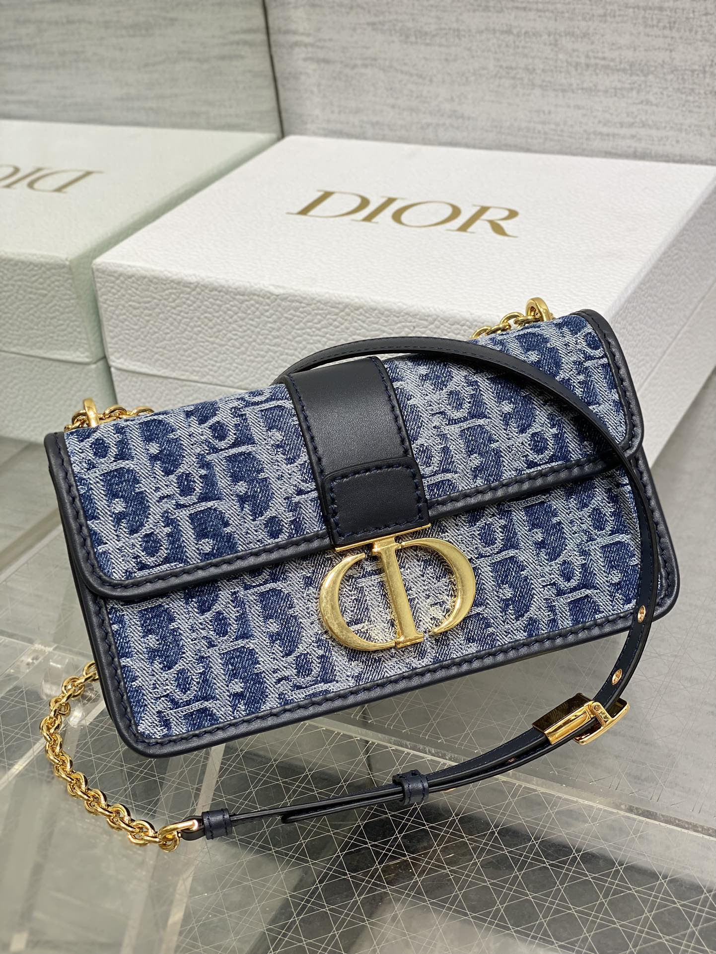 Dior 30 Montaigne East-West Bag with Chain Blue Denim Dior Oblique Jacquard 21 x 12 x 6 cm