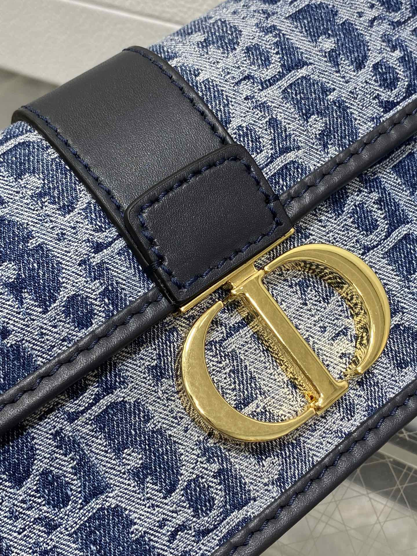 Dior 30 Montaigne East-West Bag with Chain Blue Denim Dior Oblique Jacquard 21 x 12 x 6 cm