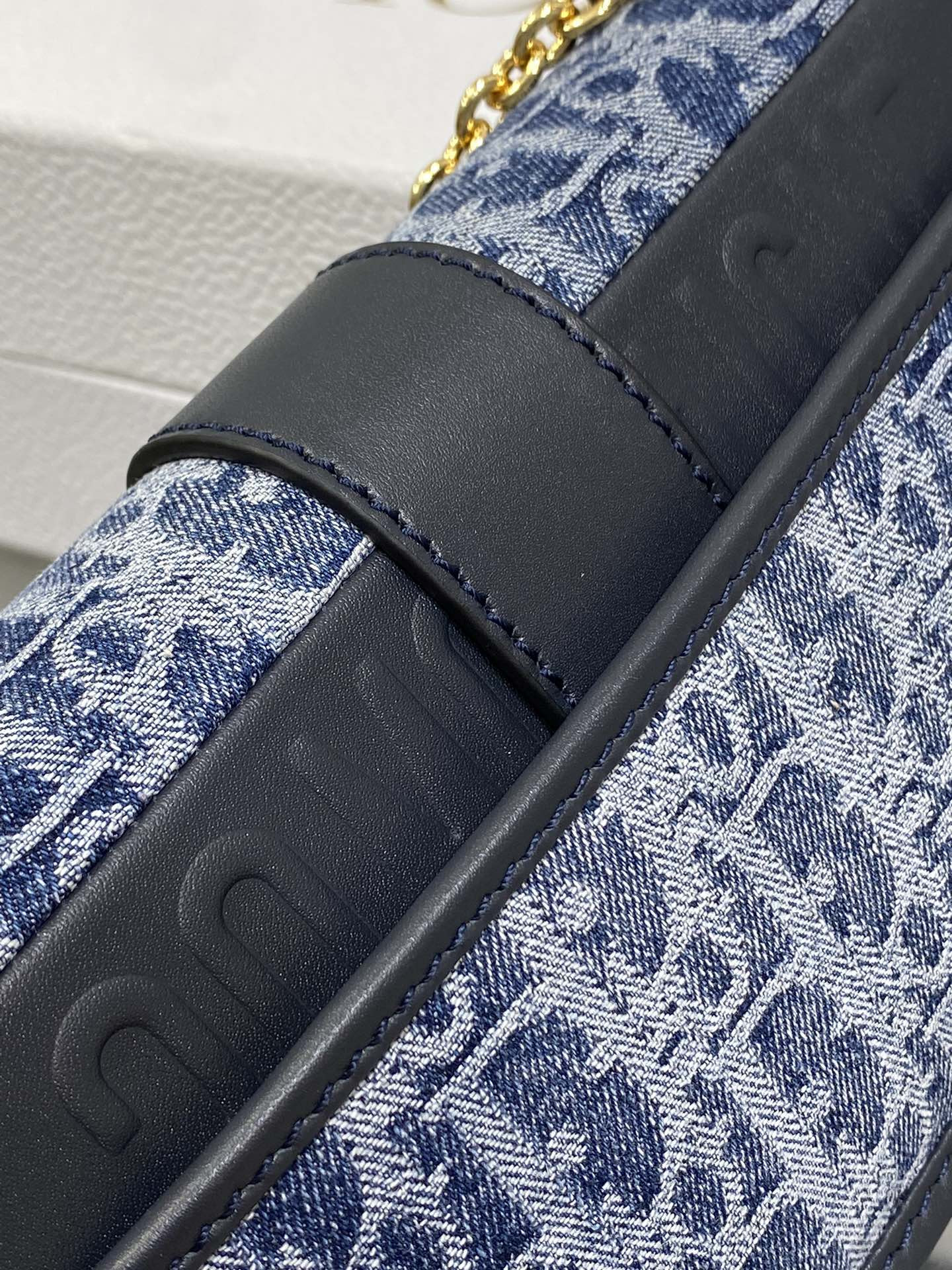 Dior 30 Montaigne East-West Bag with Chain Blue Denim Dior Oblique Jacquard 21 x 12 x 6 cm