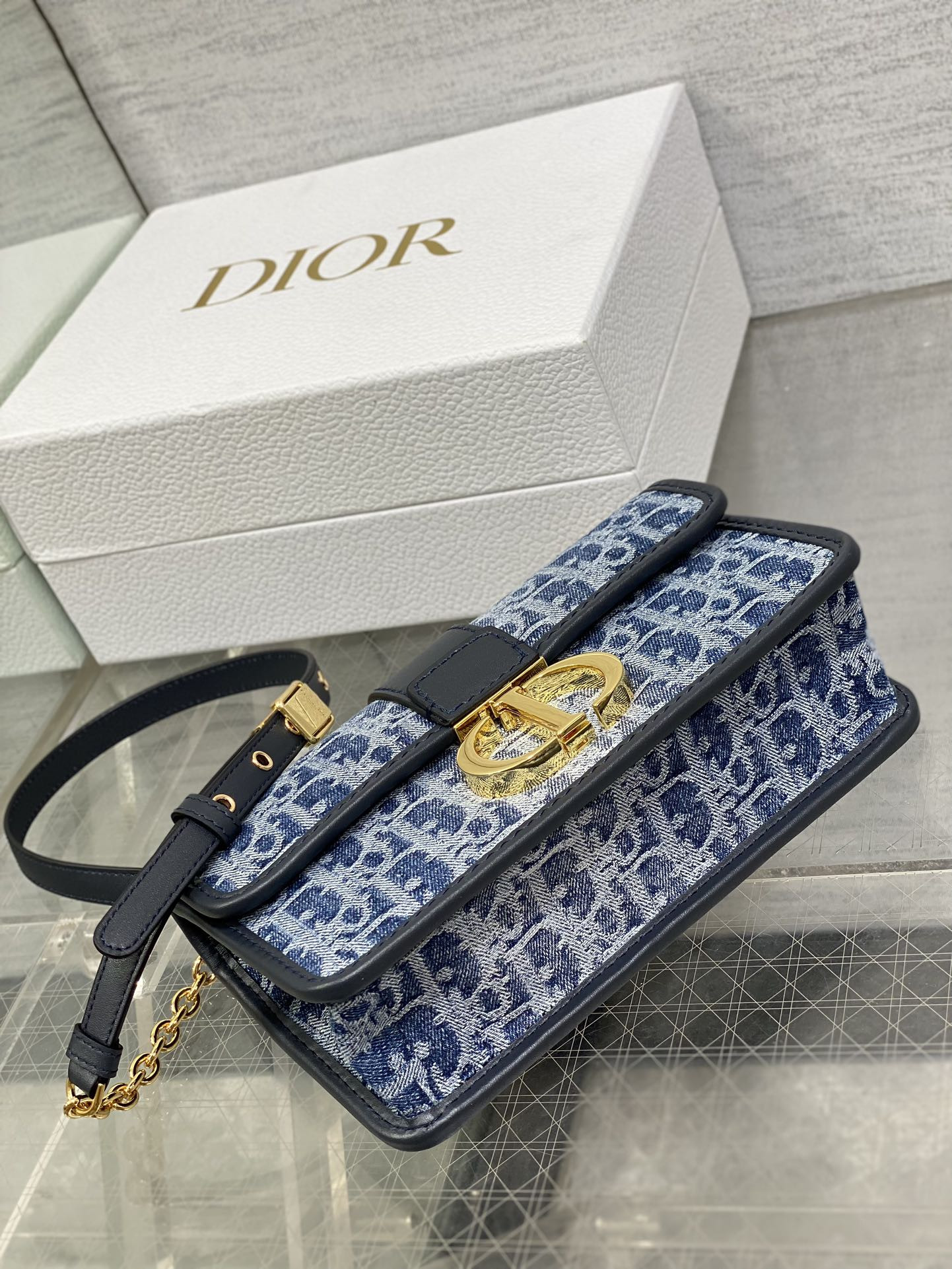 Dior 30 Montaigne East-West Bag with Chain Blue Denim Dior Oblique Jacquard 21 x 12 x 6 cm