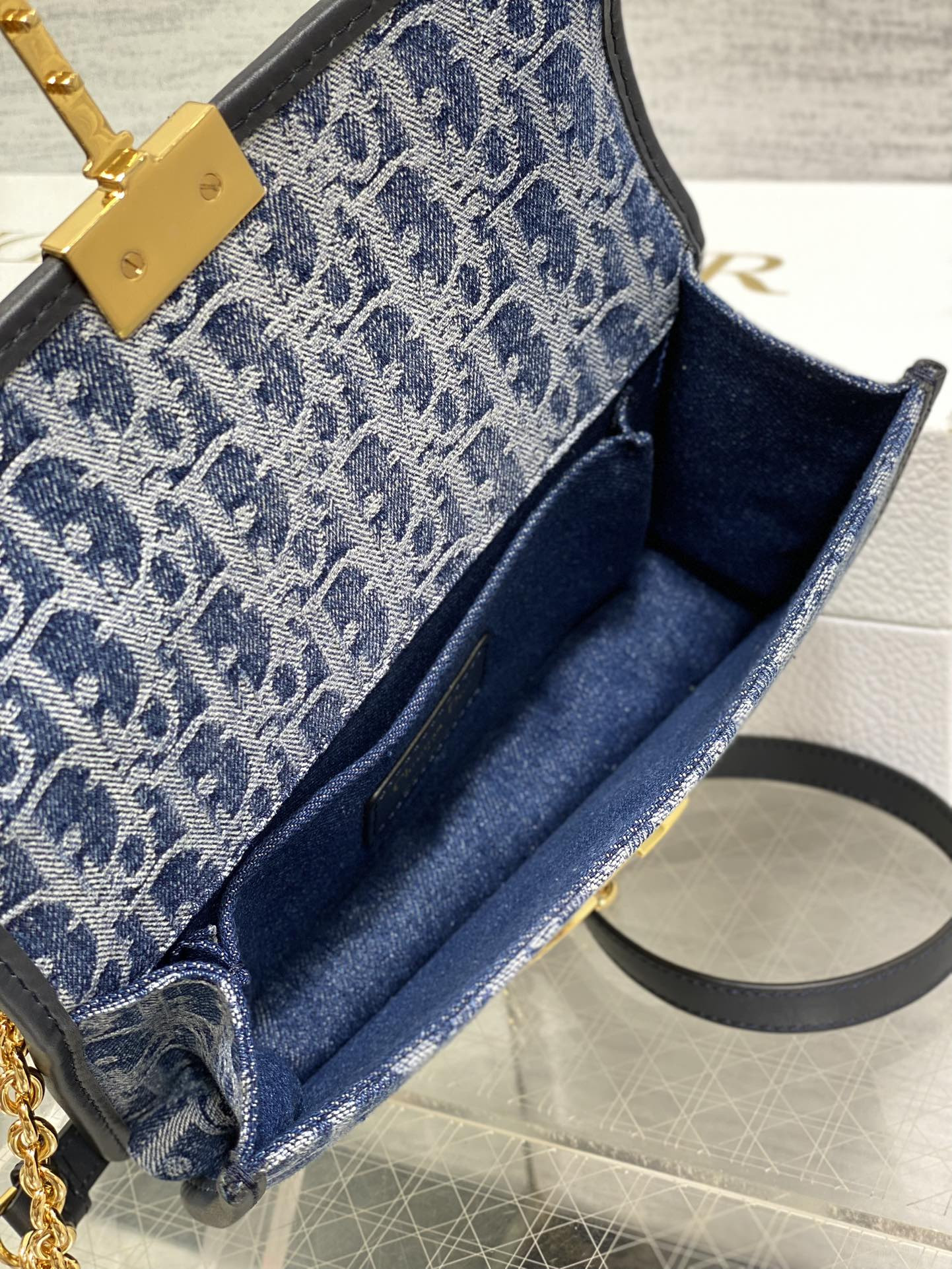 Dior 30 Montaigne East-West Bag with Chain Blue Denim Dior Oblique Jacquard 21 x 12 x 6 cm