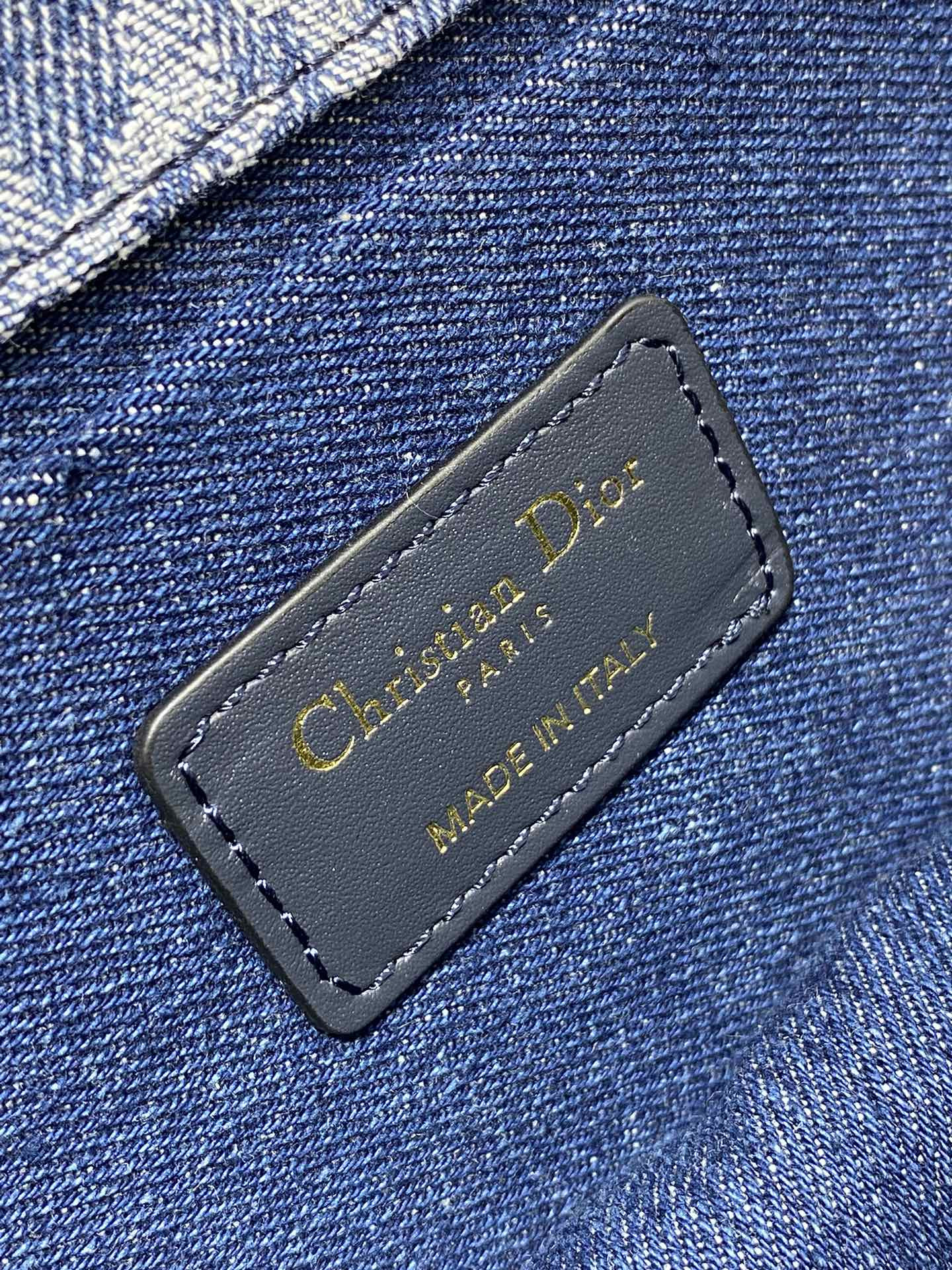 Dior 30 Montaigne East-West Bag with Chain Blue Denim Dior Oblique Jacquard 21 x 12 x 6 cm