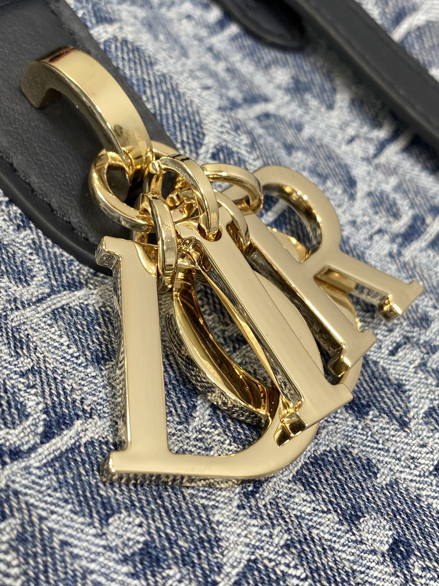 Medium Dior Toujours Bag Blue Denim Dior Oblique Jacquard 28.5 x 21.5 x 17 cm