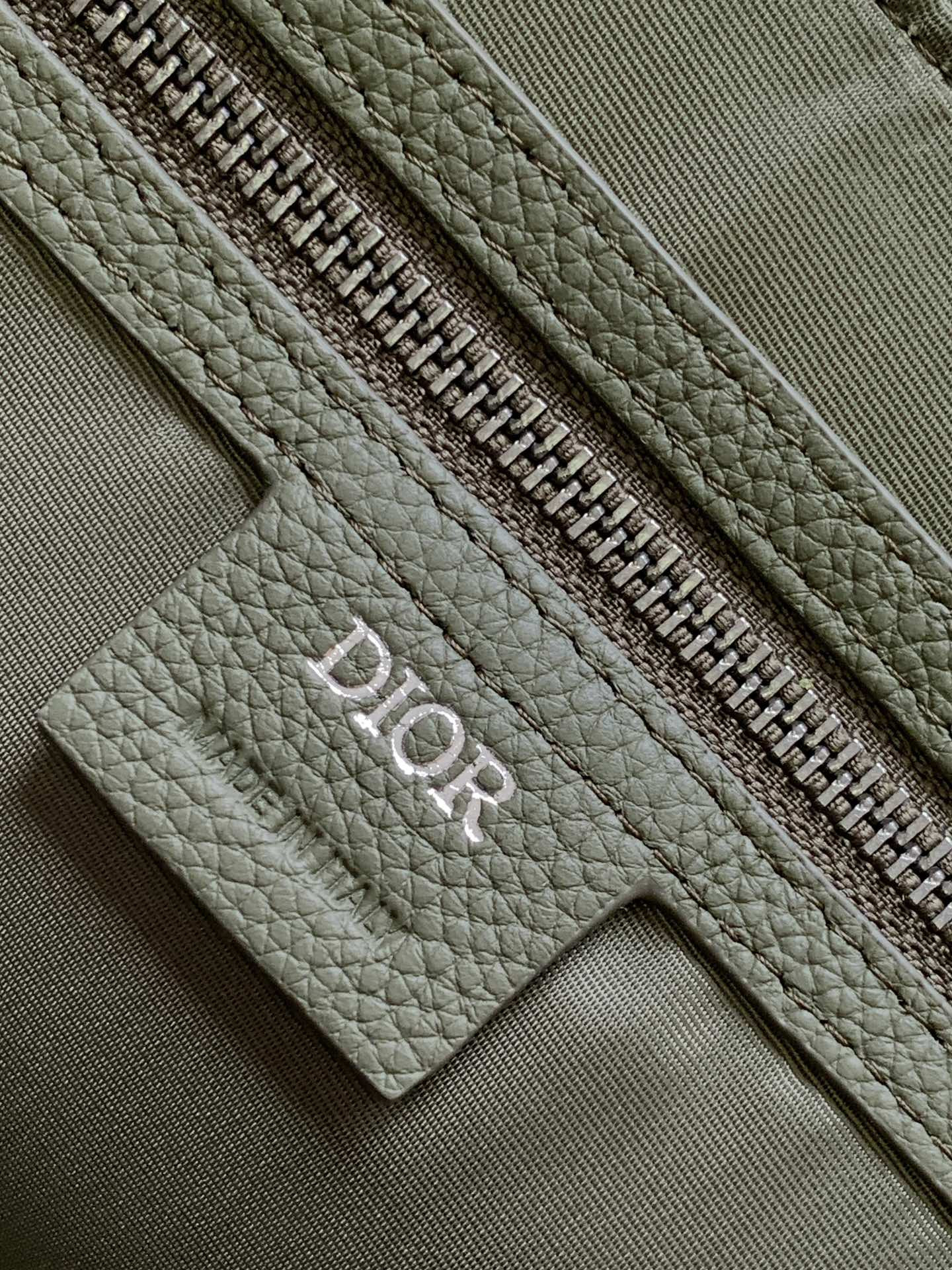 Dior Weekender 40 Khaki Dior Gravity Leather and Khaki Grained Calfskin 57.5 x 34.5 x 22 cm