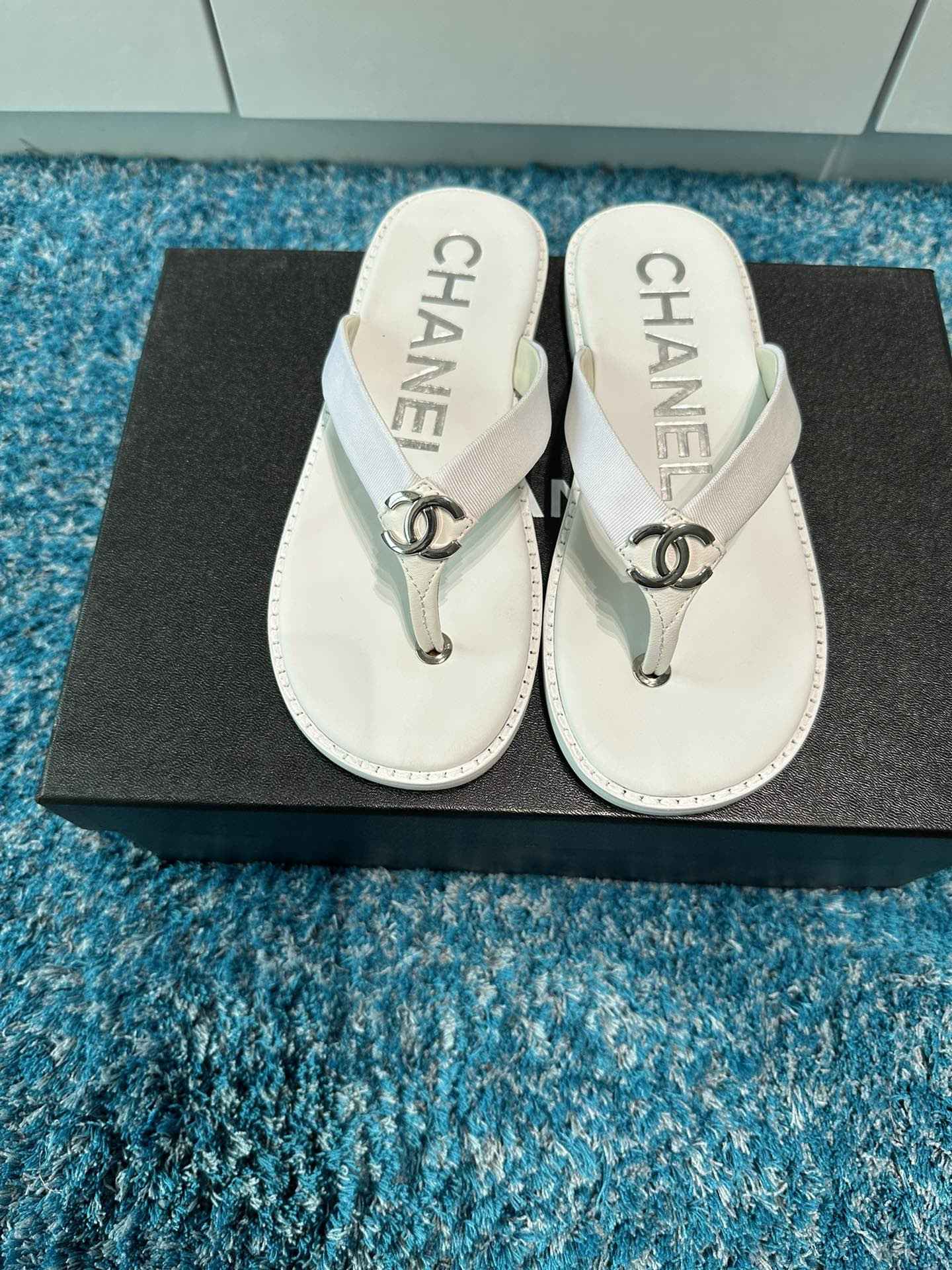 UA CHANEL THONGS