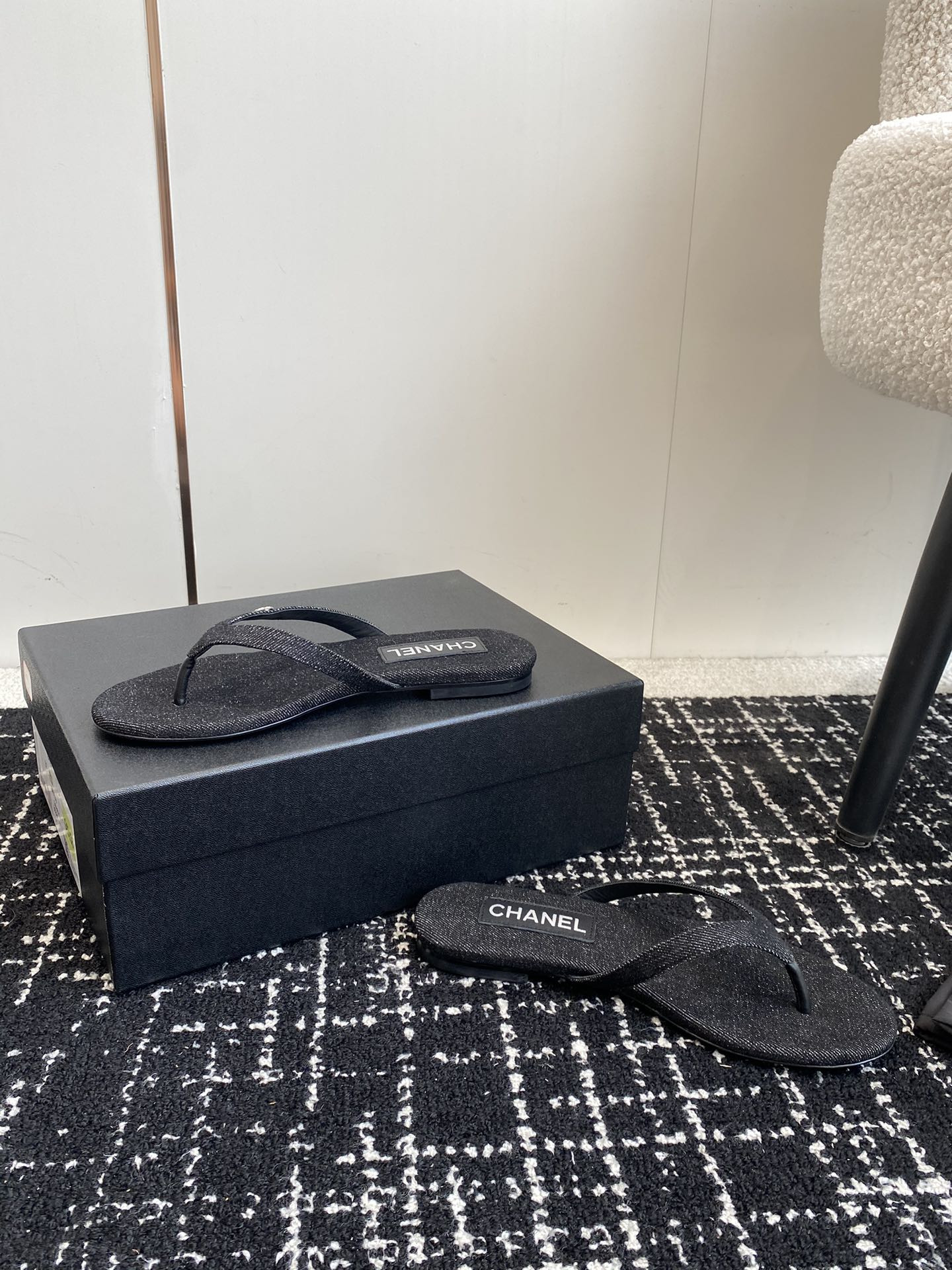 UA CHANEL THONGS