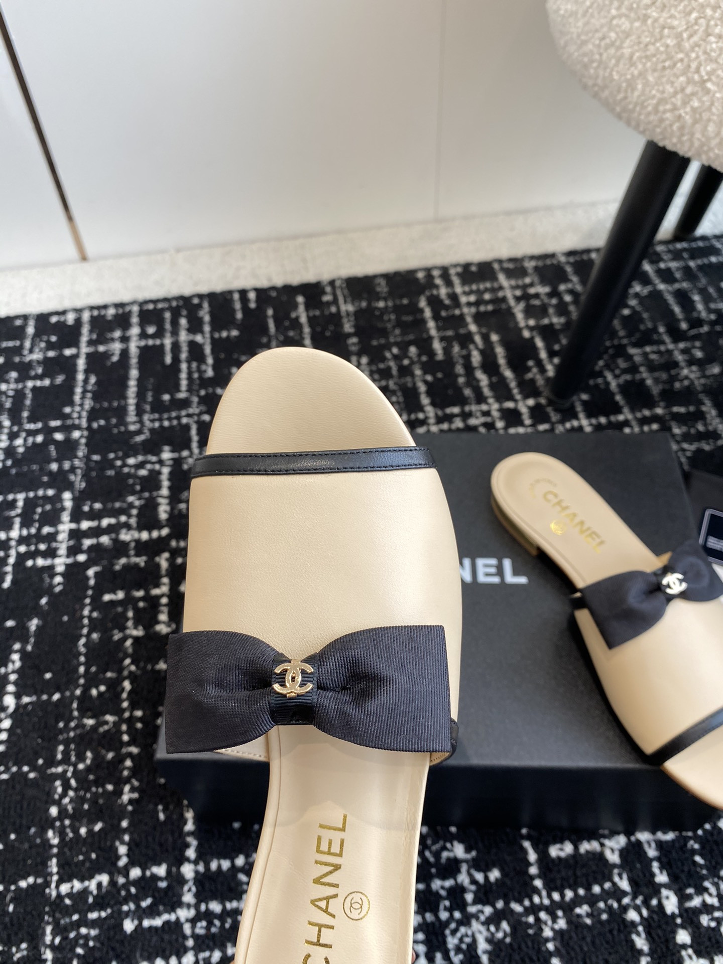 UA CHANEL MULES
