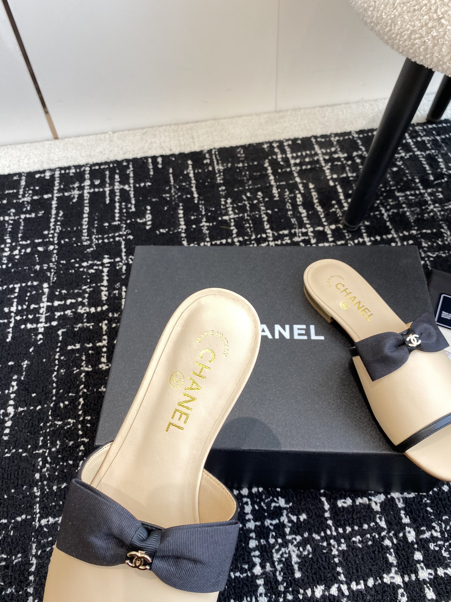 UA CHANEL MULES