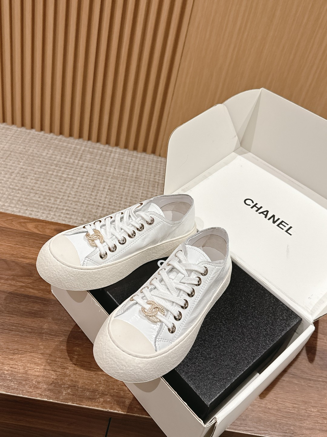 UA CHANEL SNEAKER