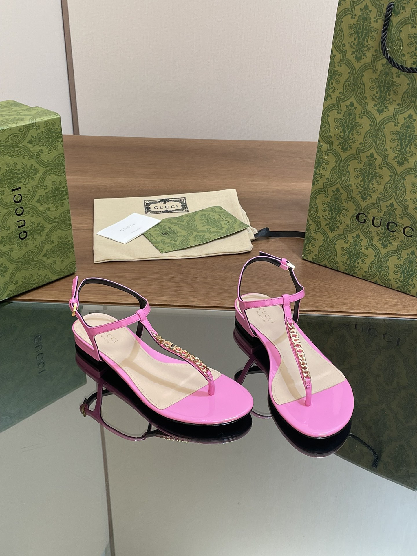 UA GUCCI SIGNORIA THONG SANDAL