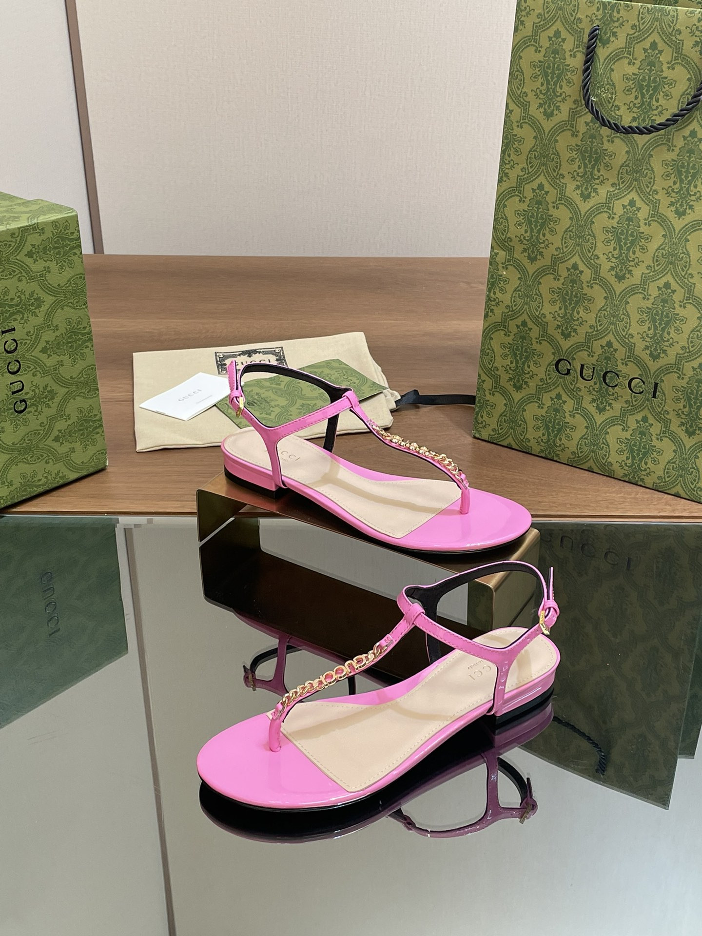 UA GUCCI SIGNORIA THONG SANDAL