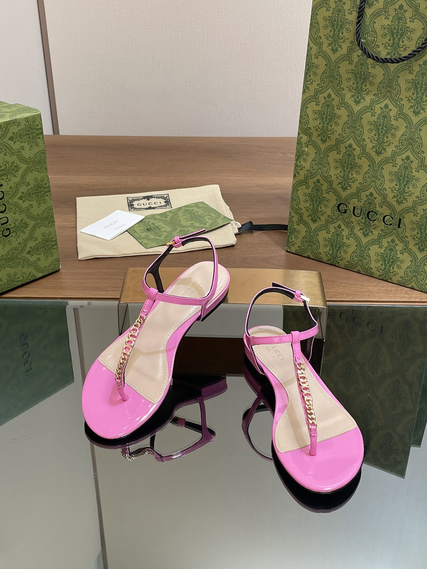 UA GUCCI SIGNORIA THONG SANDAL