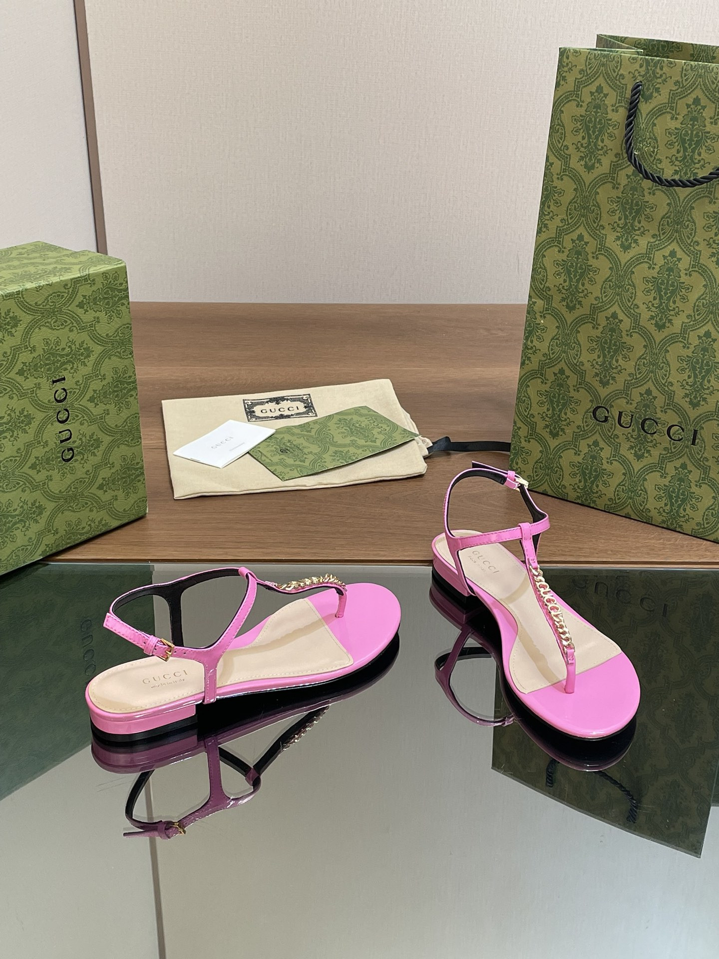 UA GUCCI SIGNORIA THONG SANDAL