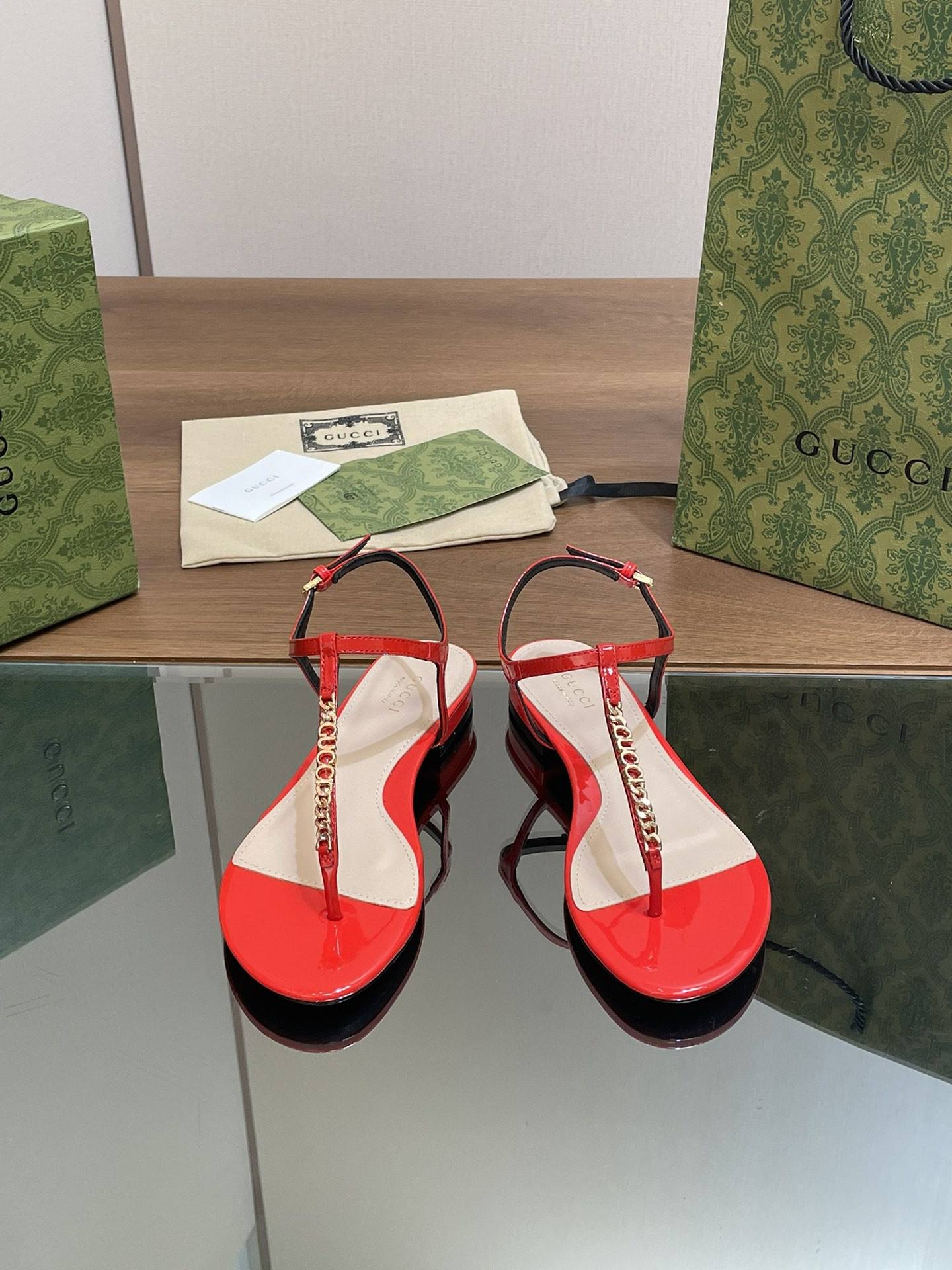 UA GUCCI SIGNORIA THONG SANDAL