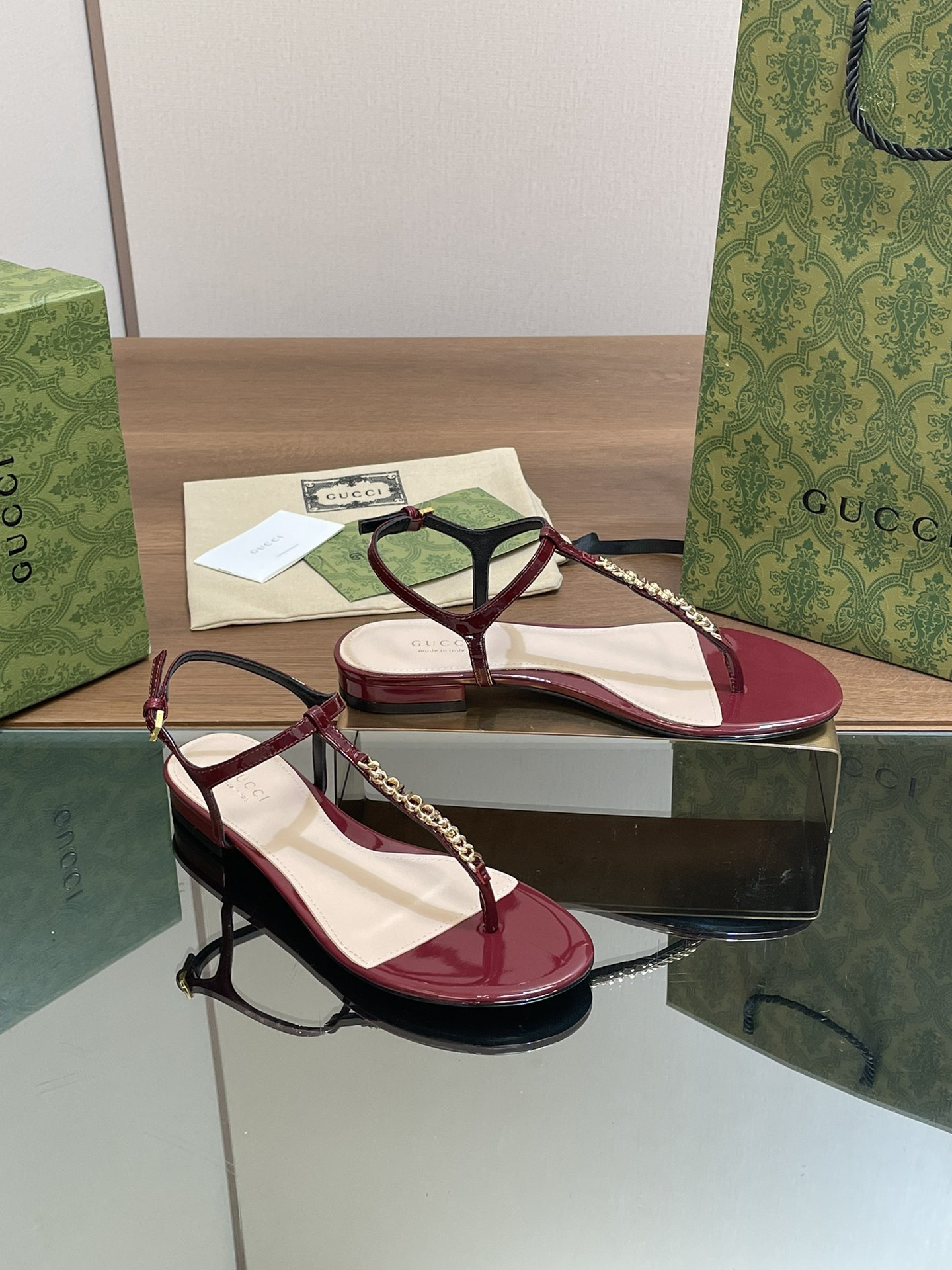 UA GUCCI SIGNORIA THONG SANDAL