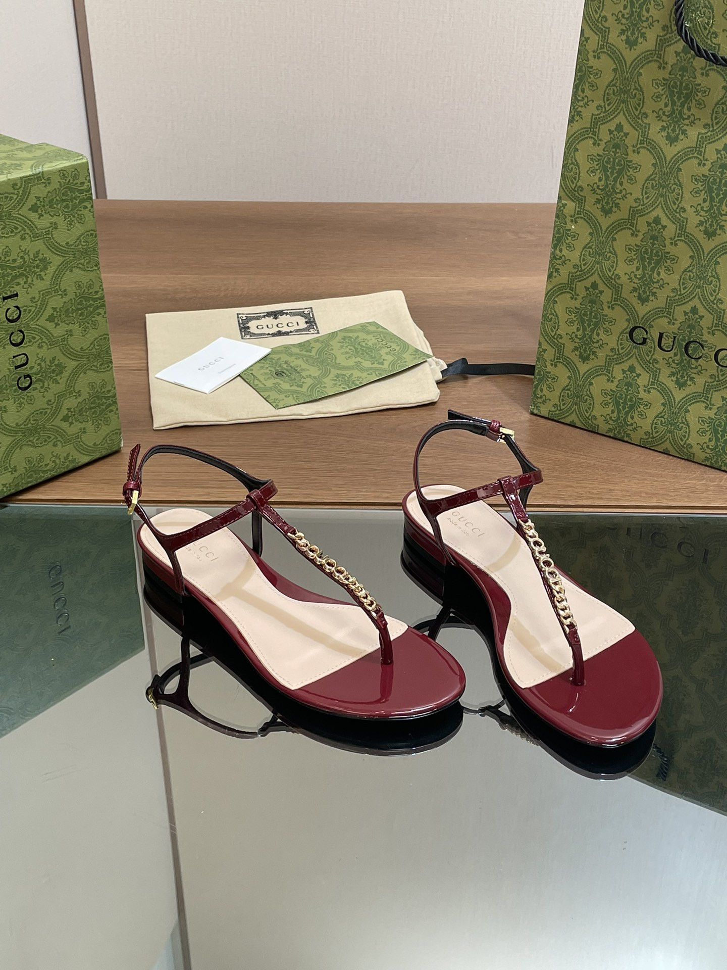 UA GUCCI SIGNORIA THONG SANDAL