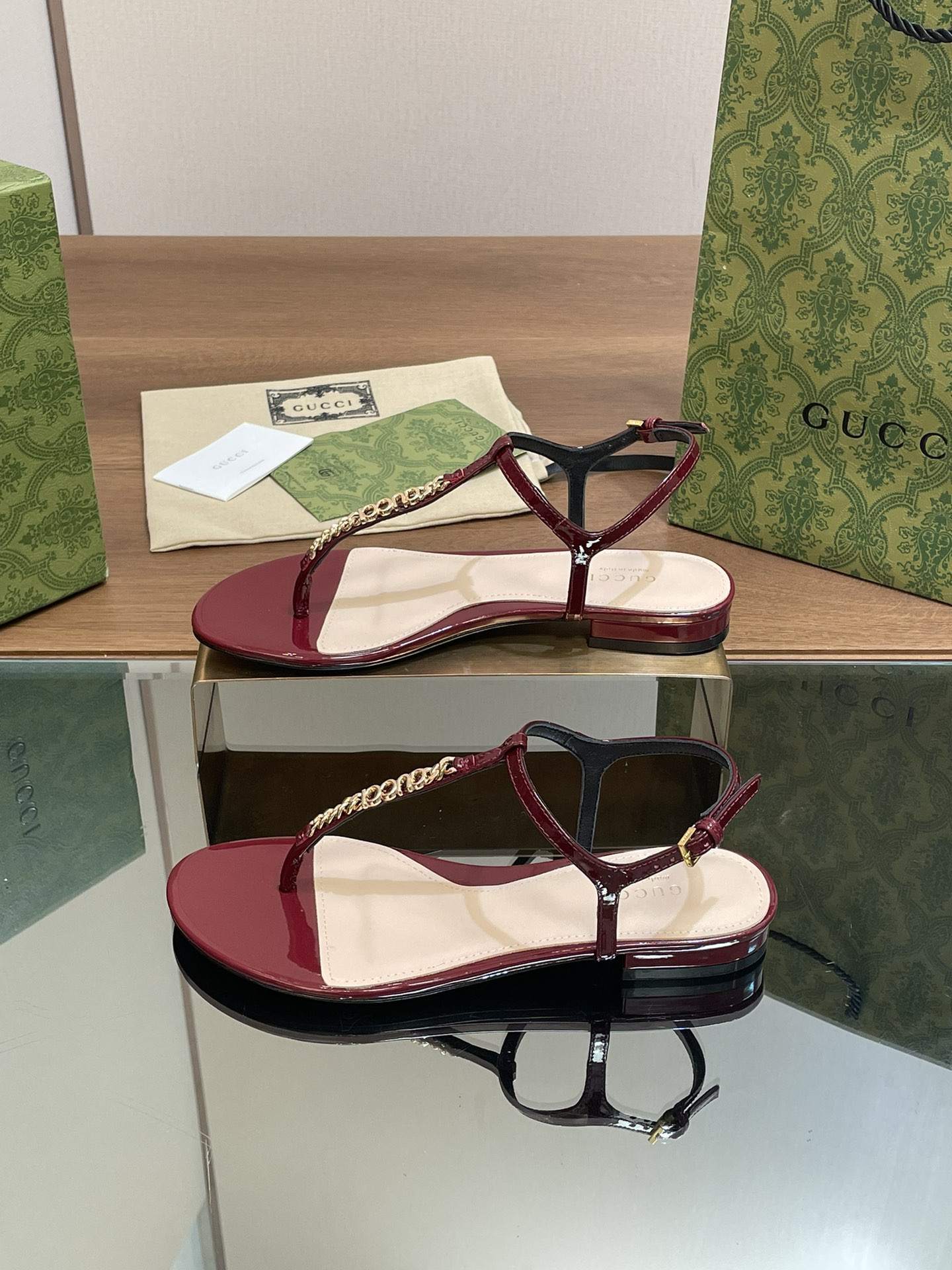 UA GUCCI SIGNORIA THONG SANDAL