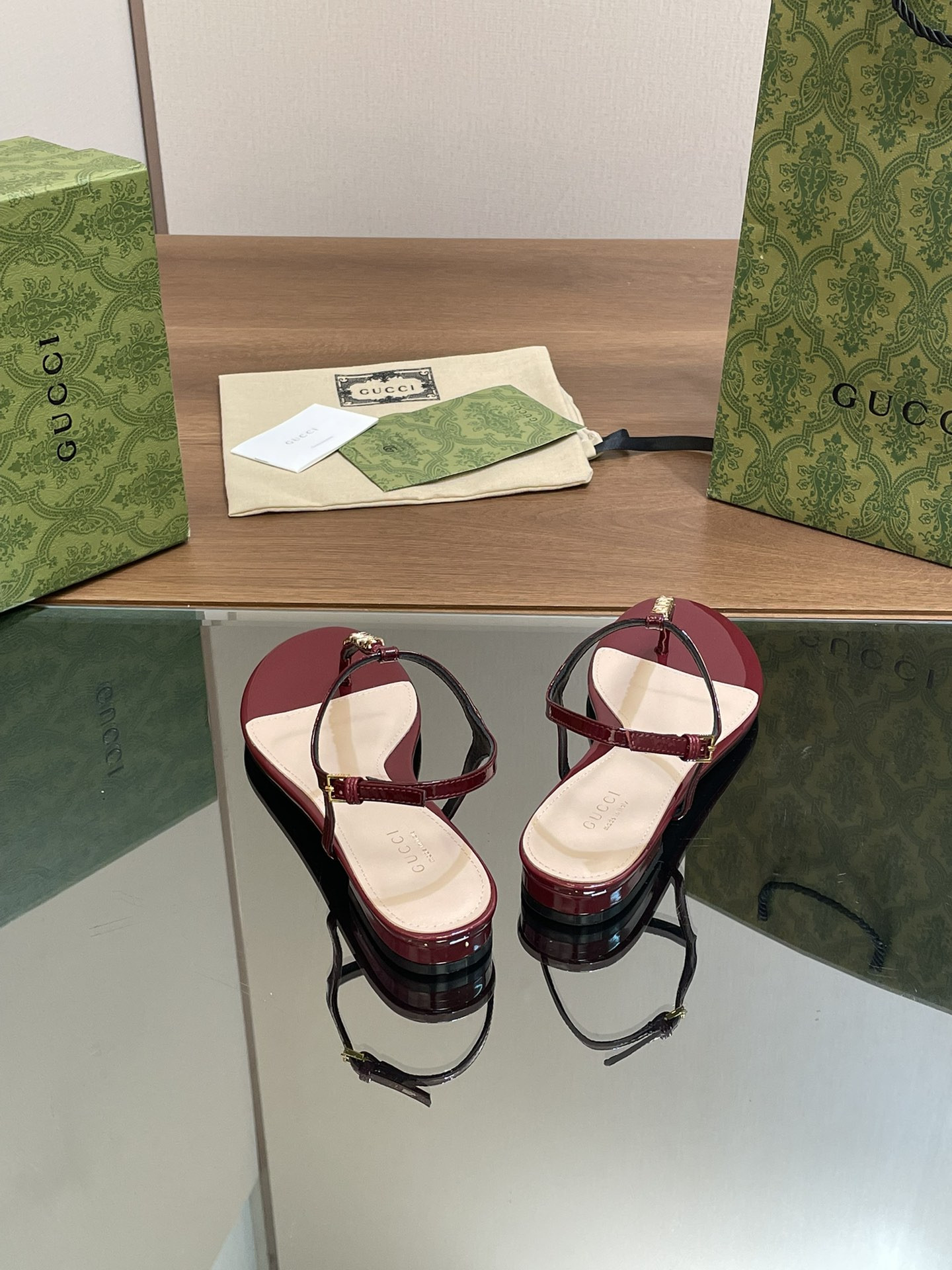 UA GUCCI SIGNORIA THONG SANDAL