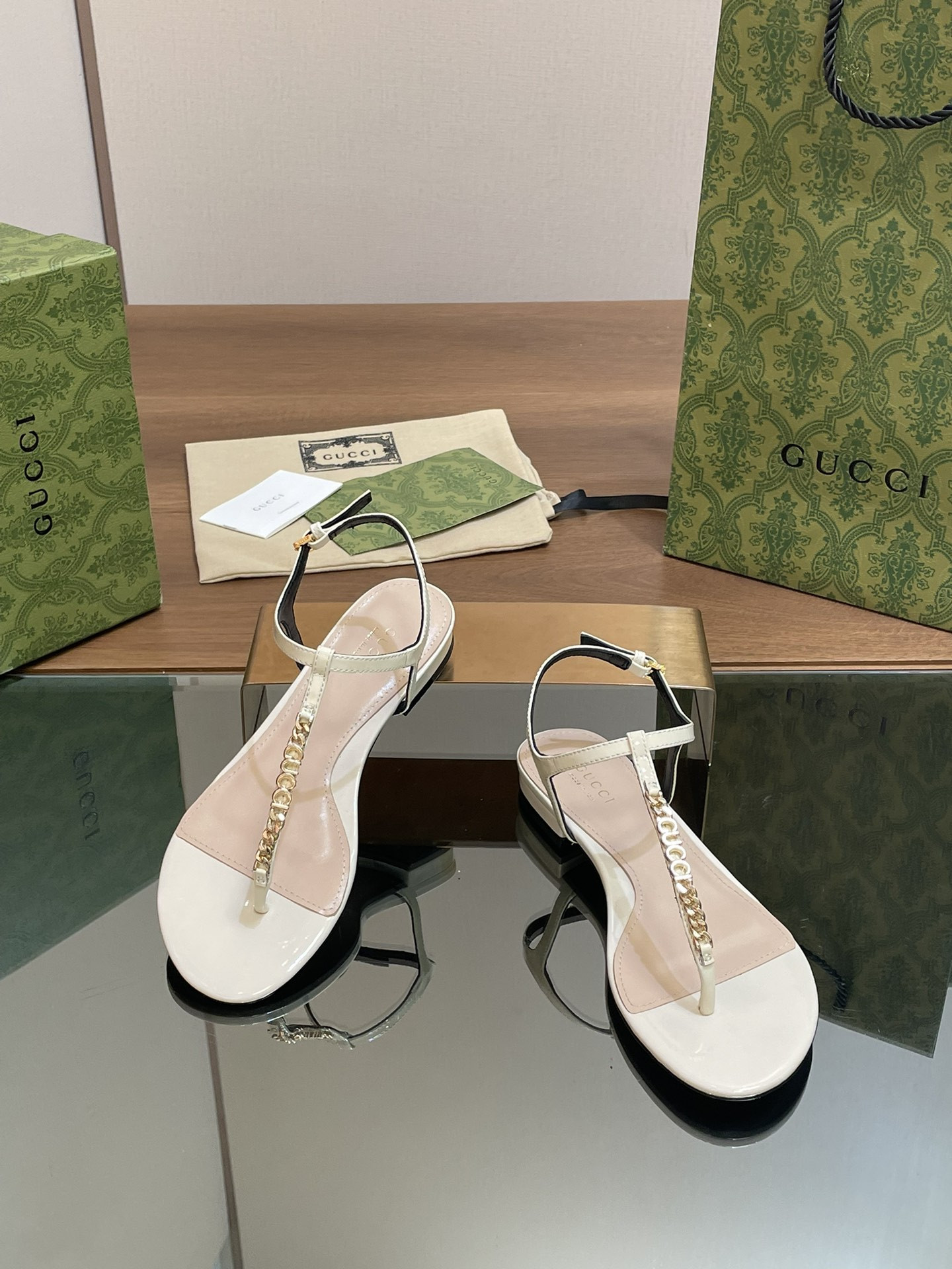 UA GUCCI SIGNORIA THONG SANDAL