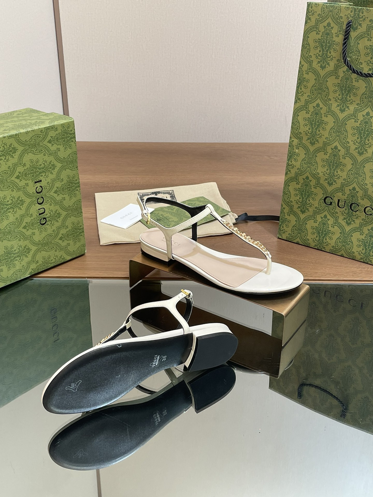 UA GUCCI SIGNORIA THONG SANDAL