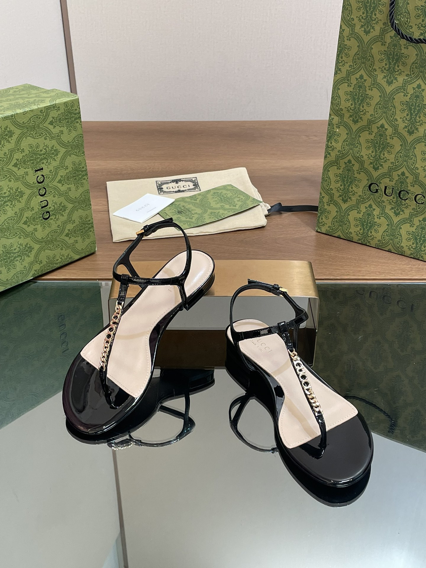 UA GUCCI SIGNORIA THONG SANDAL