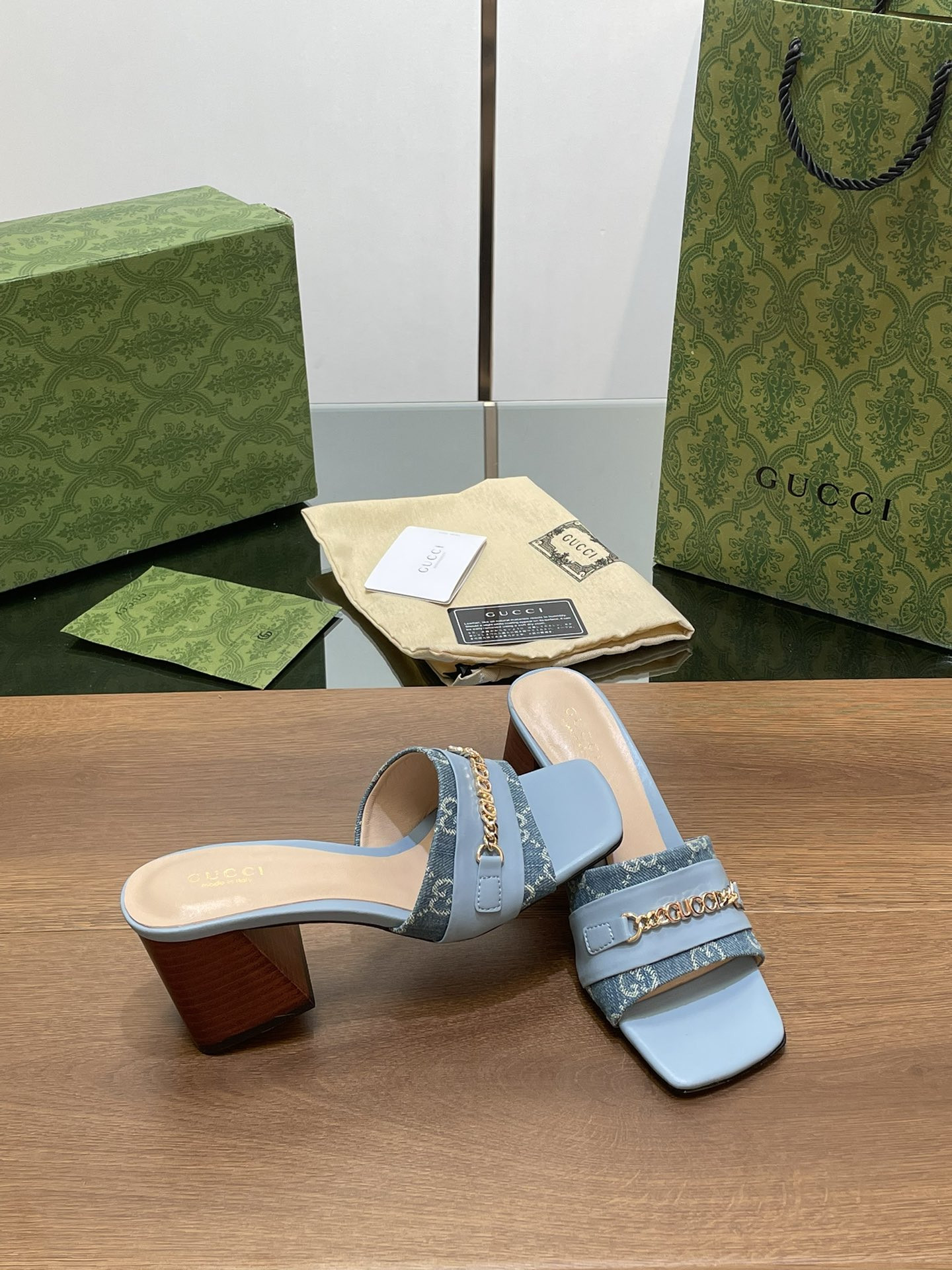 UA GUCCI SIGNORIA SLIDE SANDAL