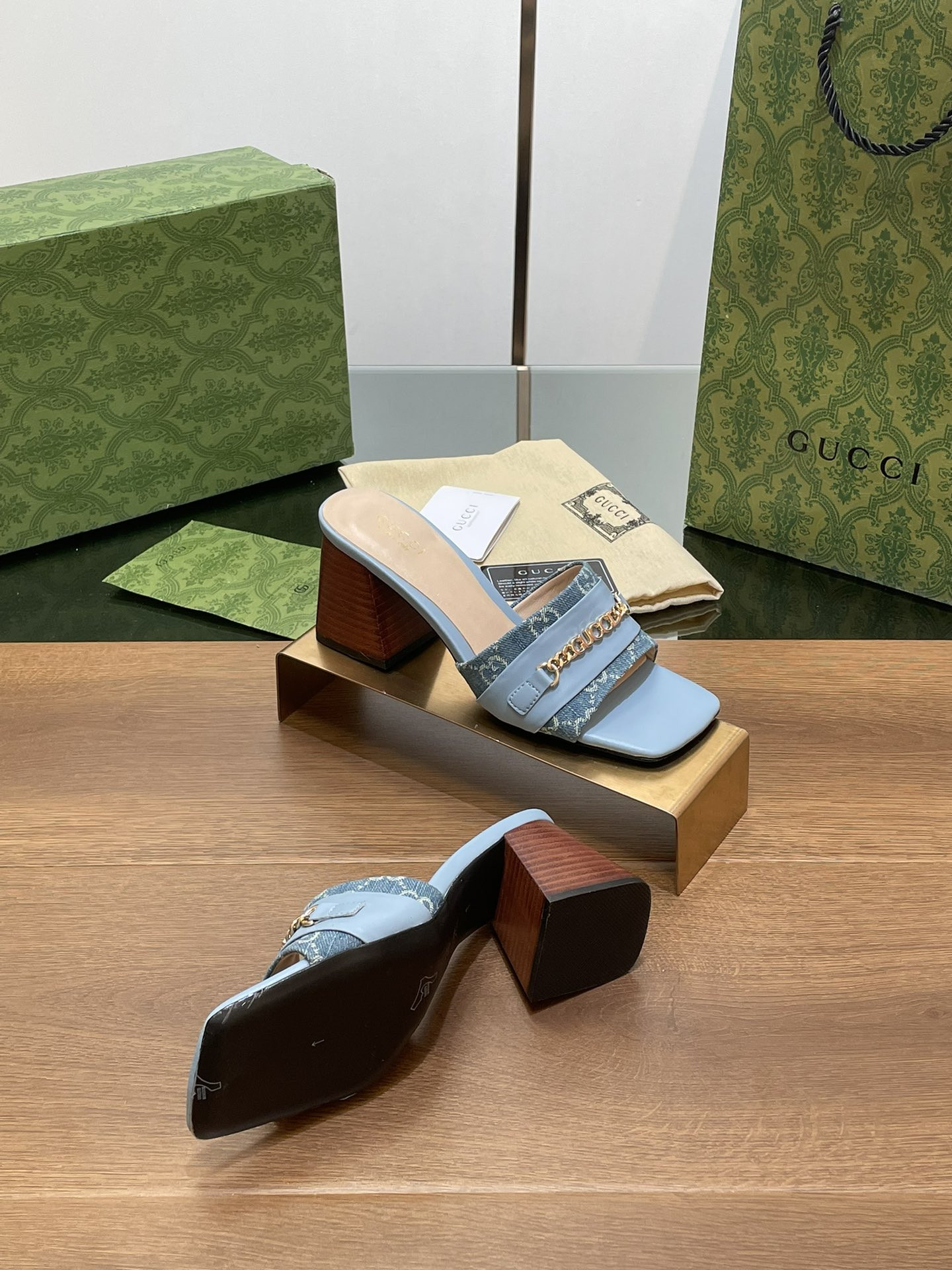 UA GUCCI SIGNORIA SLIDE SANDAL