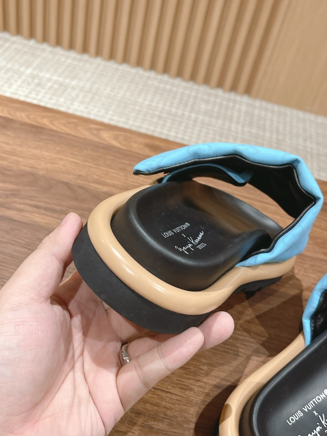 UA LV Pool Pillow Flat Comfort Mule