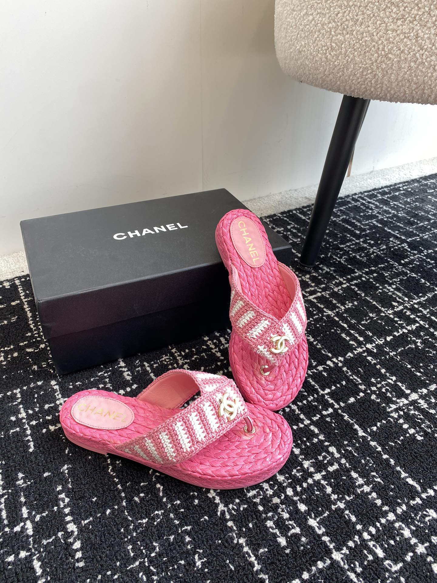 UA CHANEL THONGS SLIDES