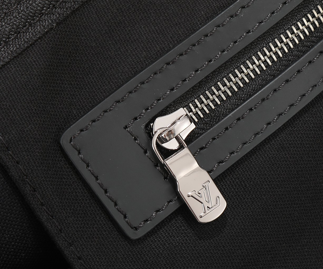 Louis Vuitton Keepall Bandoulière 50 M45604 50 x 29 x 23 cm