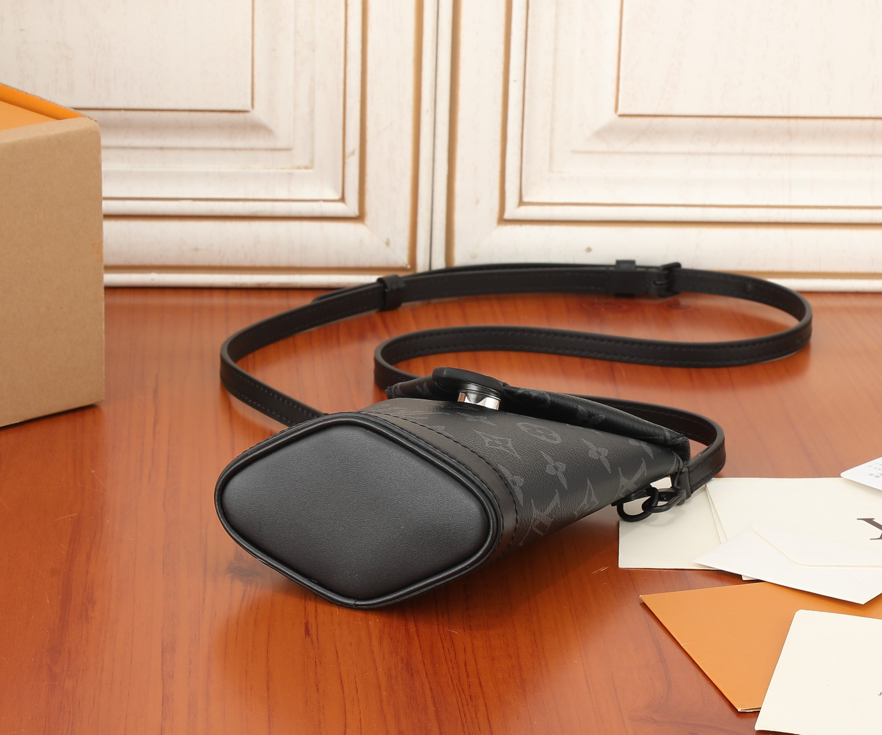 LV Envelope Pouch M11613 12.5x18x8.5CM