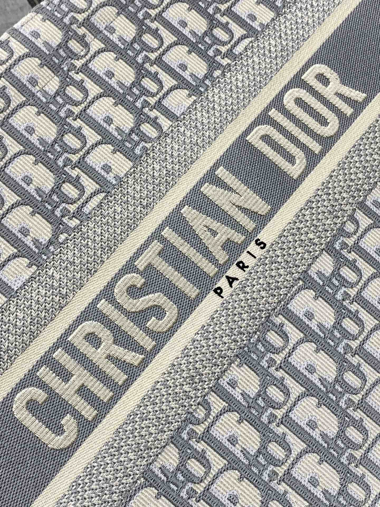 Dior Medium Dior Book Tote Gray Dior Oblique Embroidery and Calfskin 36.5 x 28 x 17.5 cm