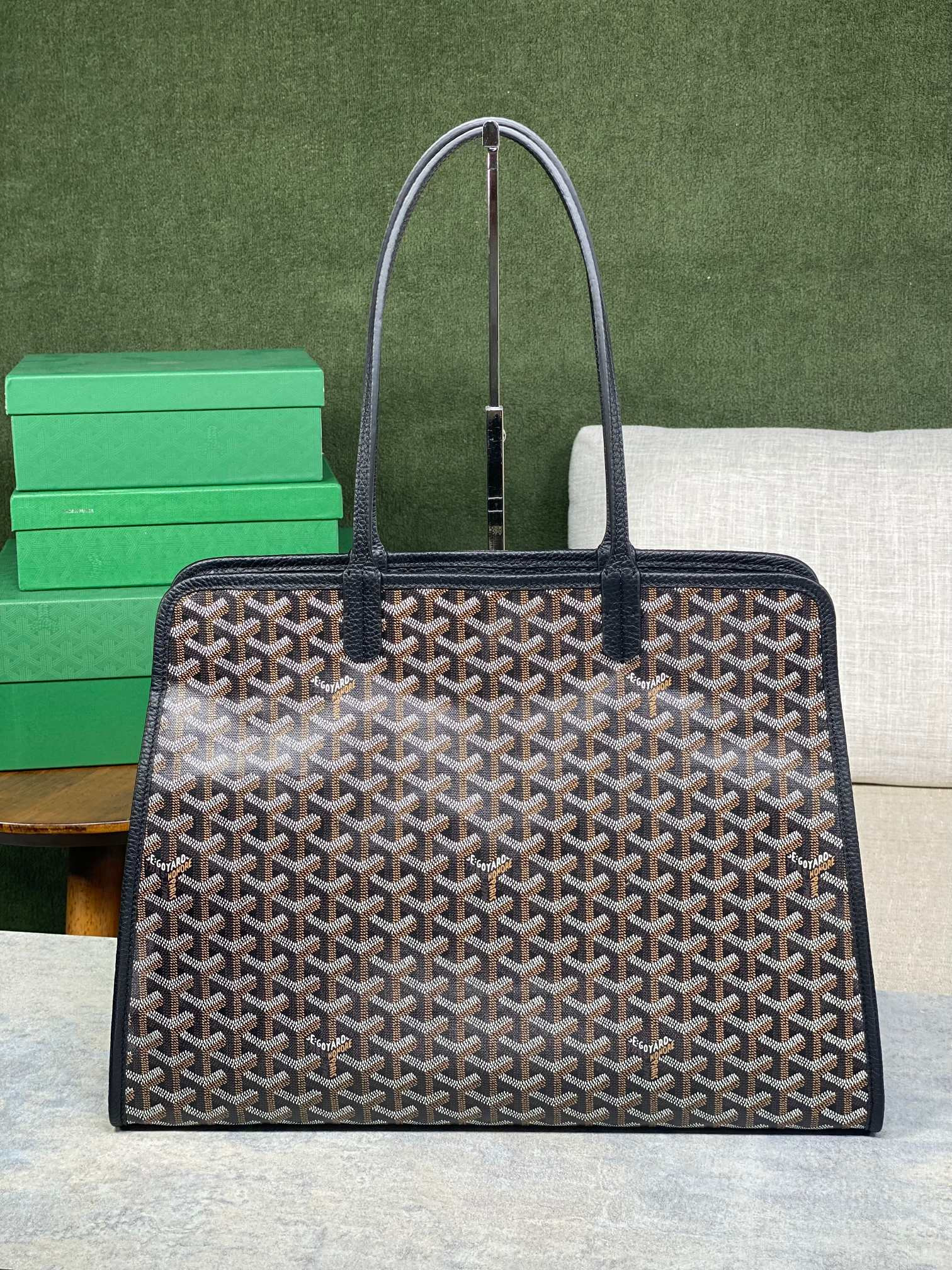 Goyard Chic du Chien 41x30x16.5cm