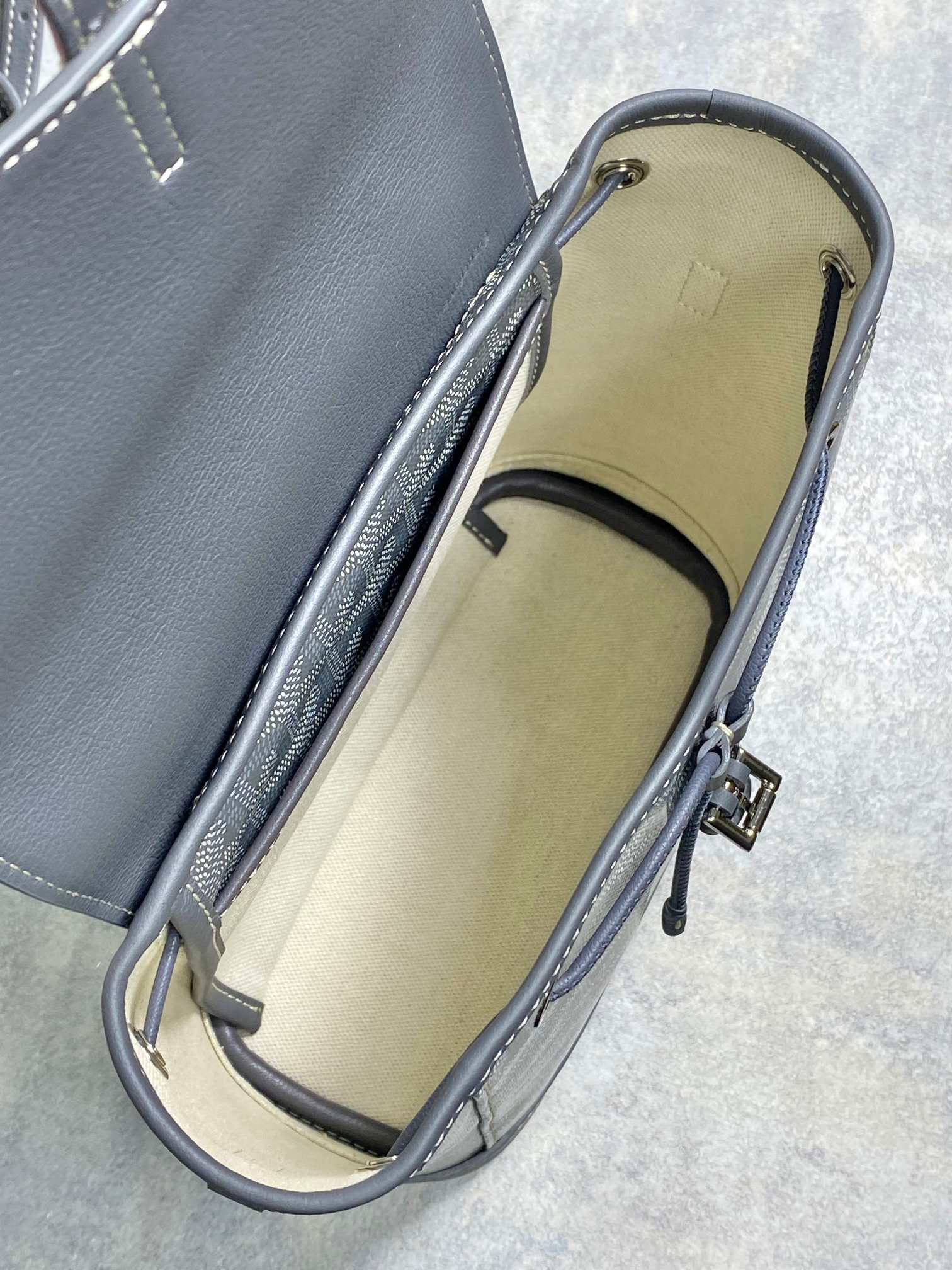 Goyard Mini Alpin 23 cm x 9.5 cm x 19 cm