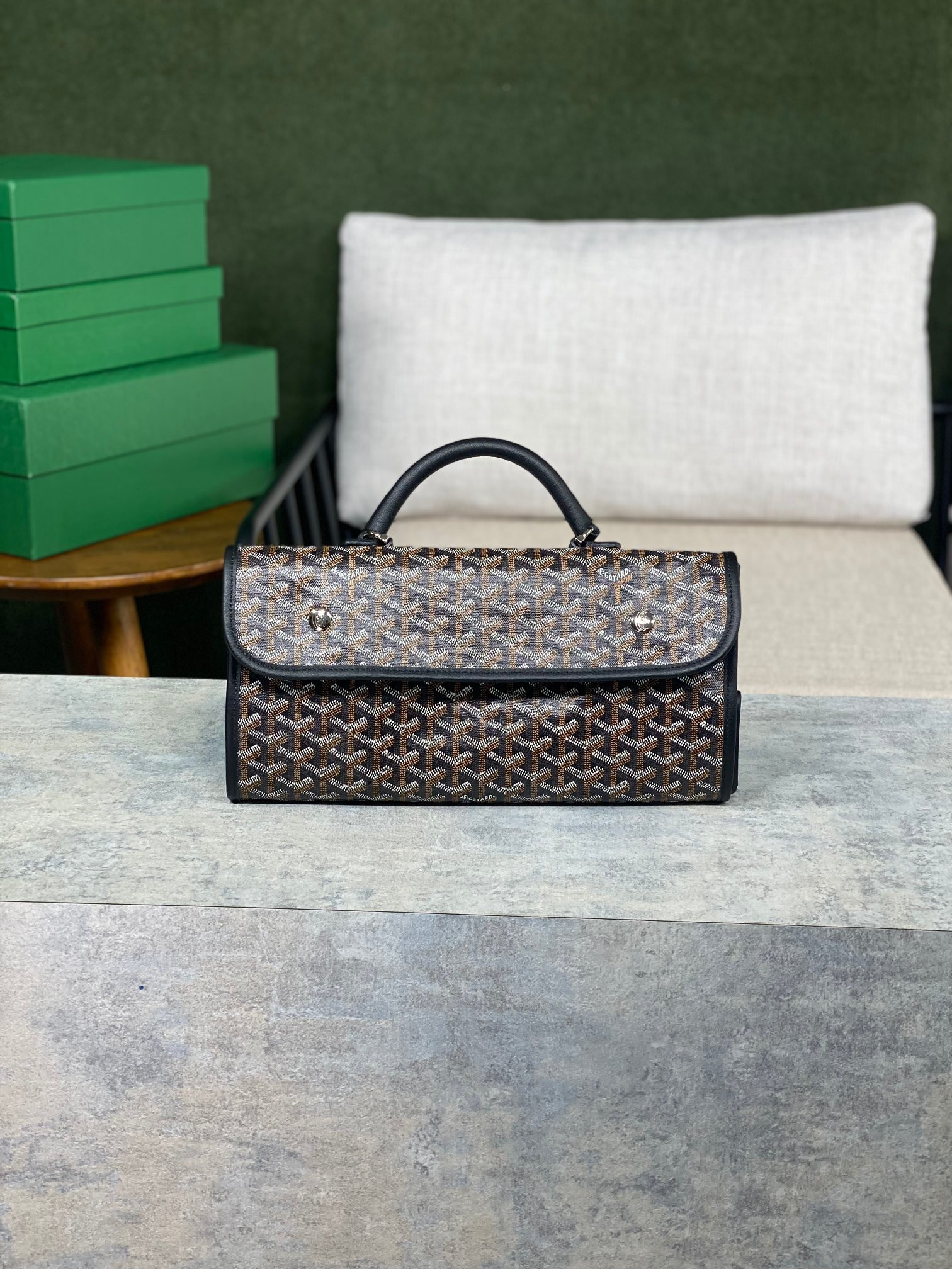 Goyard Saint Léger 37 cm x 15 cm x 34 cm