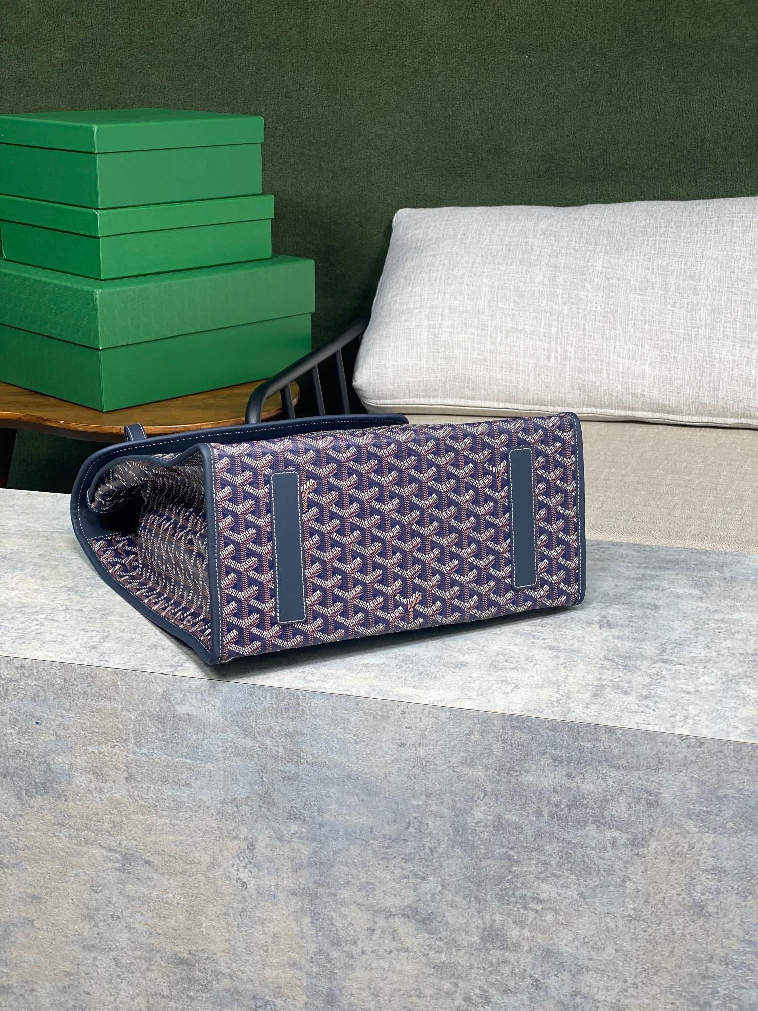 Goyard Saint Léger 37 cm x 15 cm x 34 cm