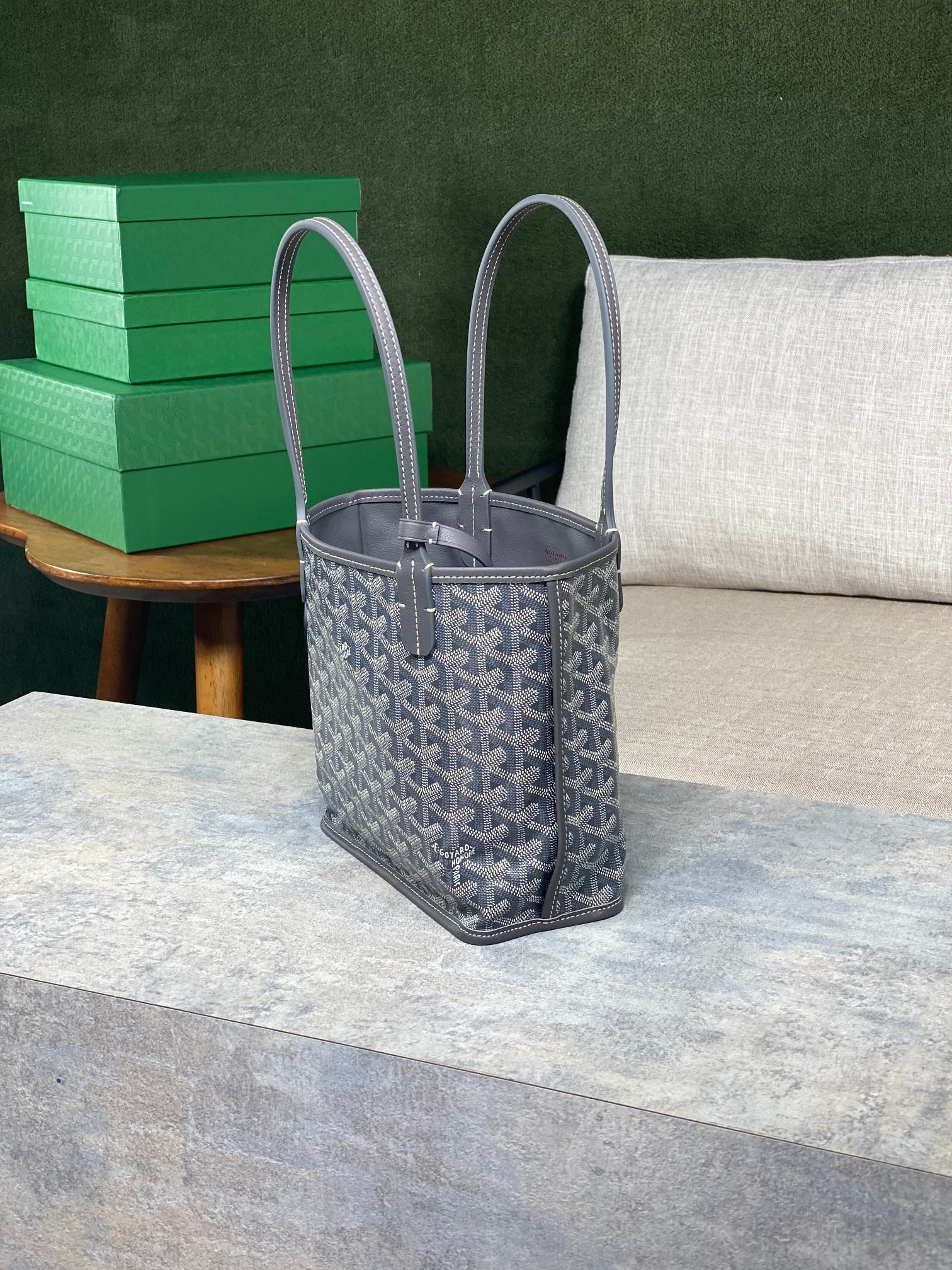 Goyard Anjou Mini Bag 20 cm x 10 cm x 20 cm