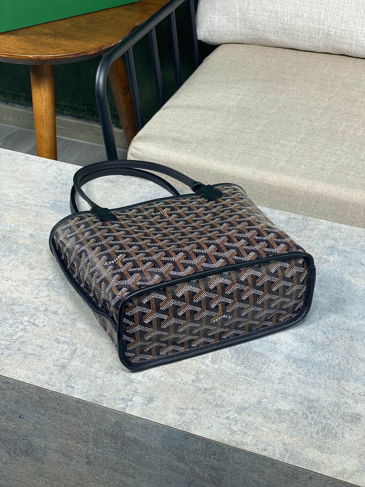Goyard Anjou Mini Bag 20 cm x 10 cm x 20 cm
