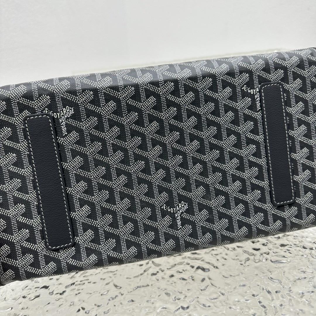 Goyard Saint Léger 37 cm x 15 cm x 34 cm
