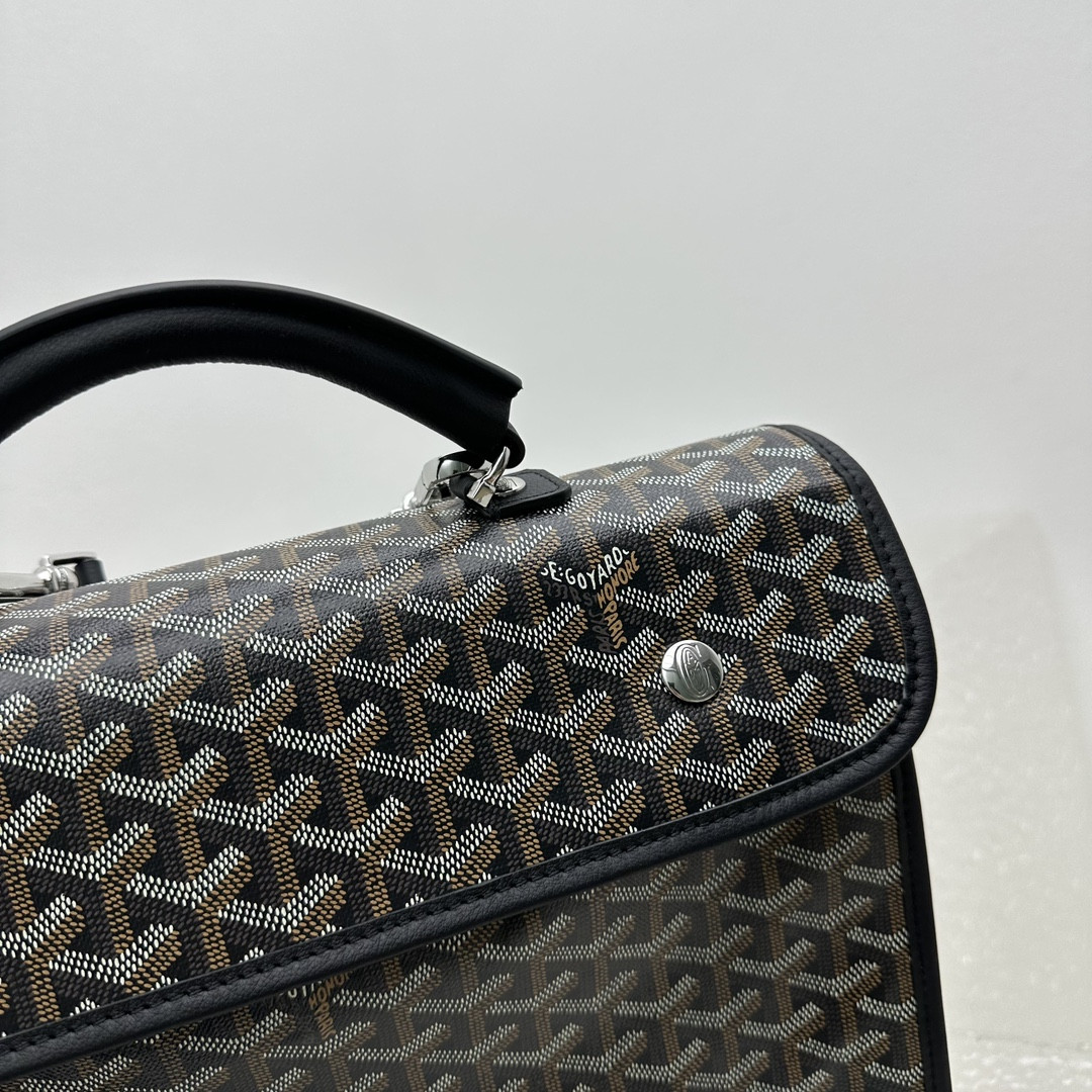 Goyard Saint Léger 37 cm x 15 cm x 34 cm