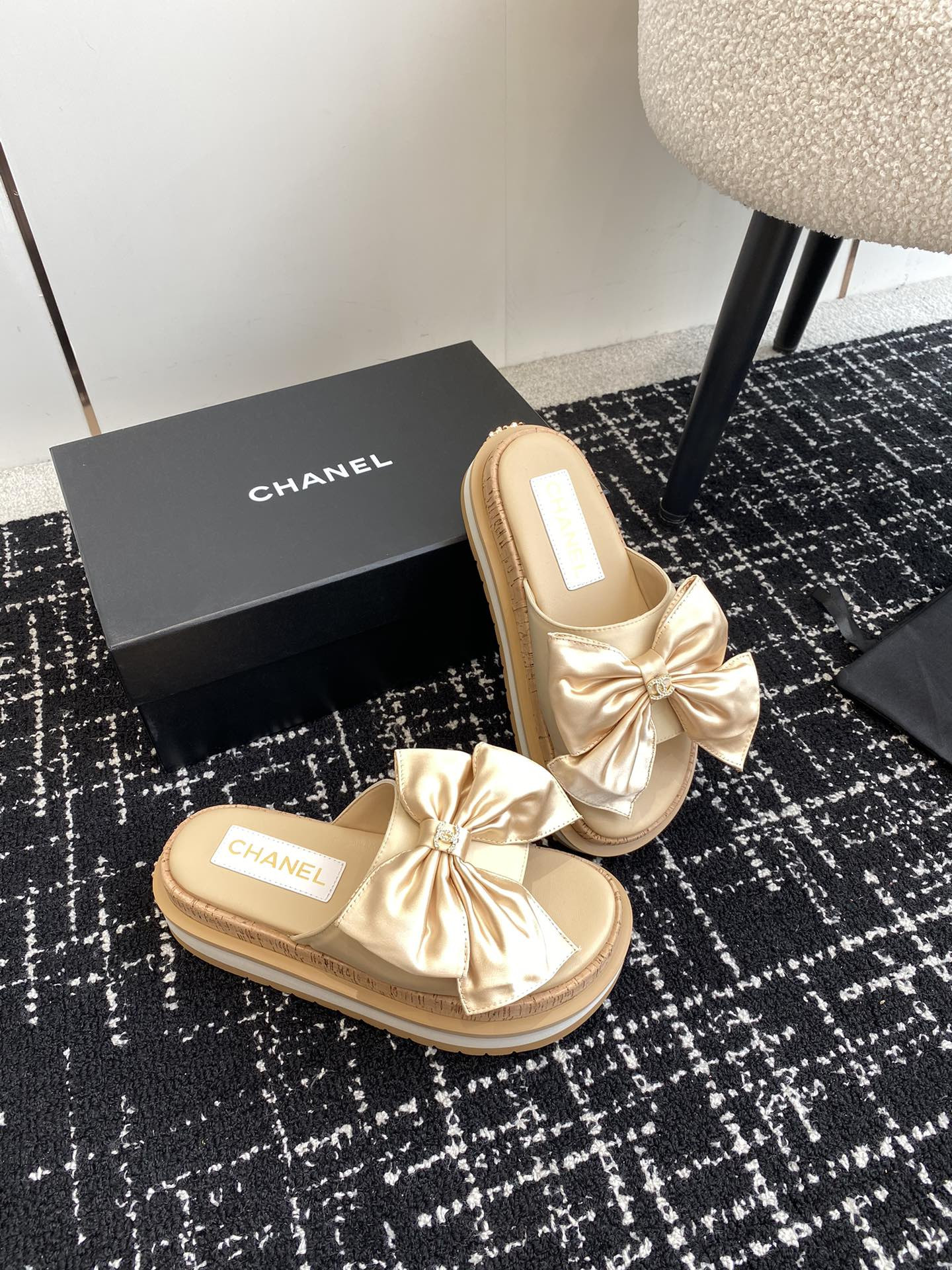 UA CHANEL PLATFORM SLIDES
