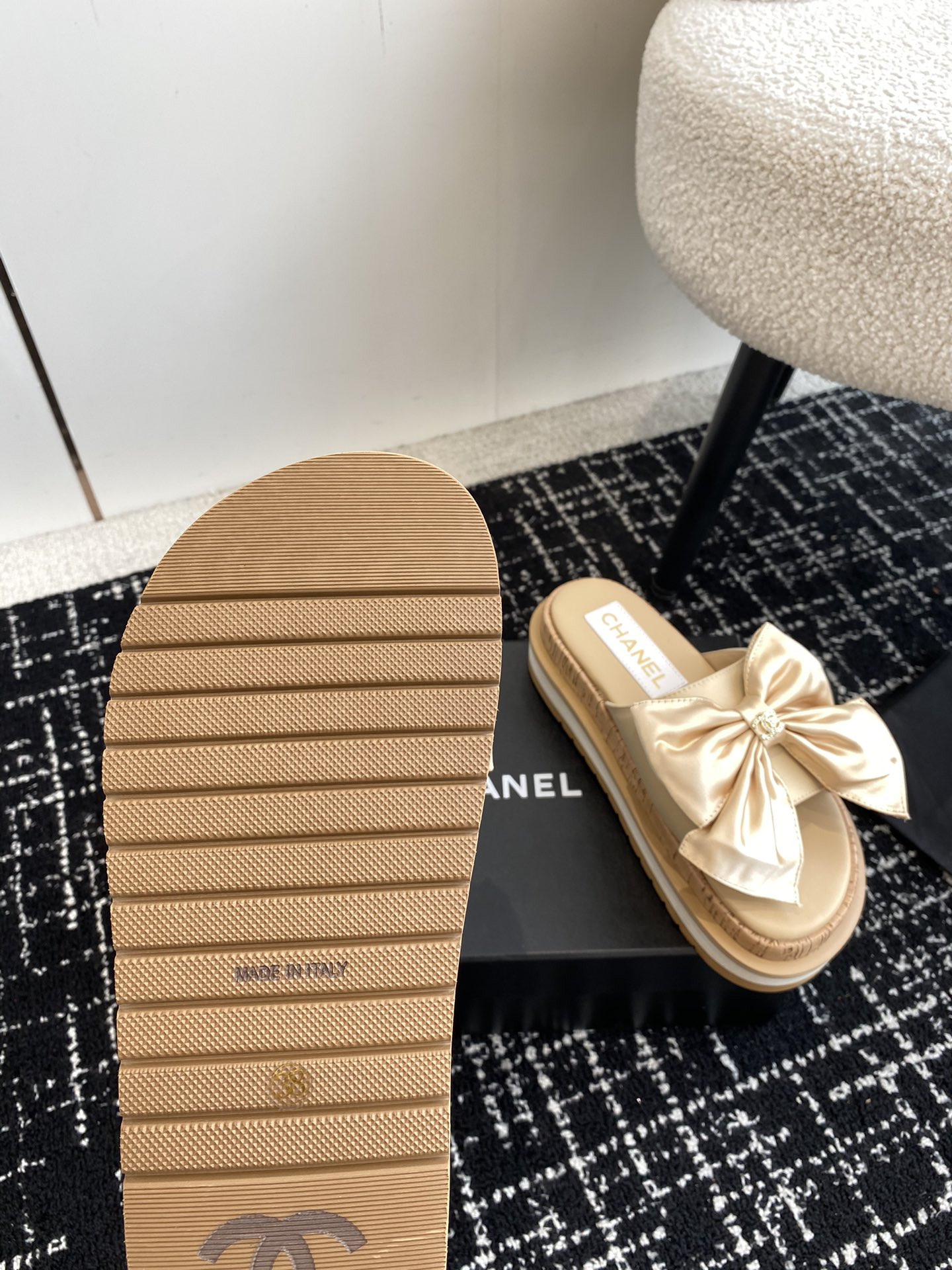 UA CHANEL PLATFORM SLIDES
