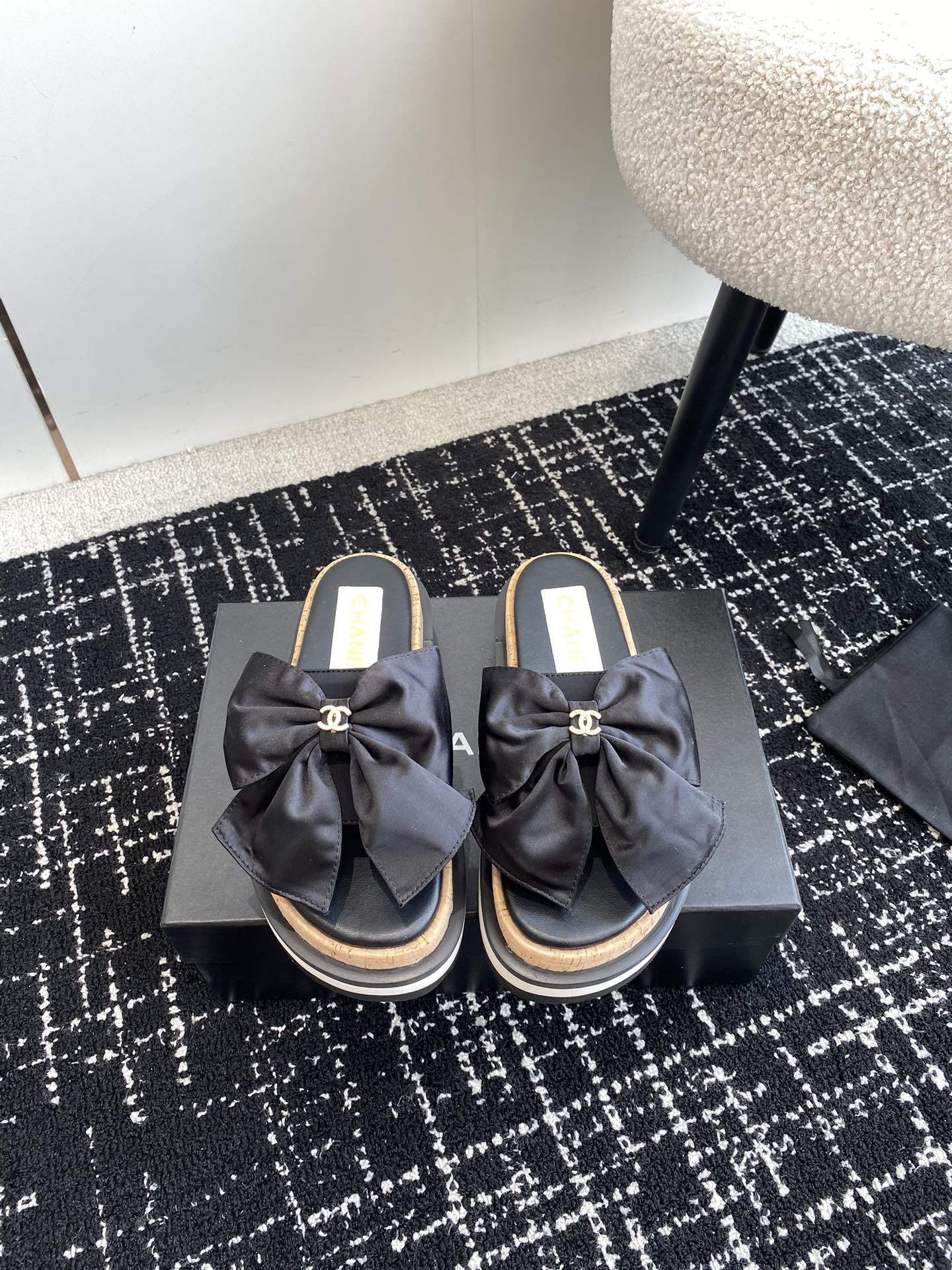 UA CHANEL PLATFORM SLIDES