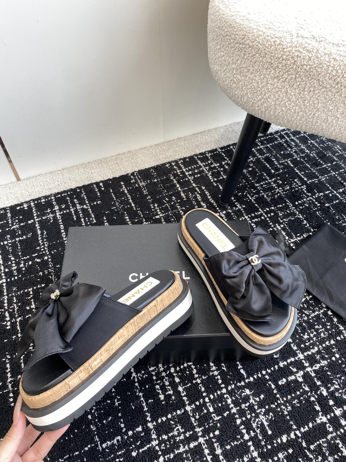 UA CHANEL PLATFORM SLIDES