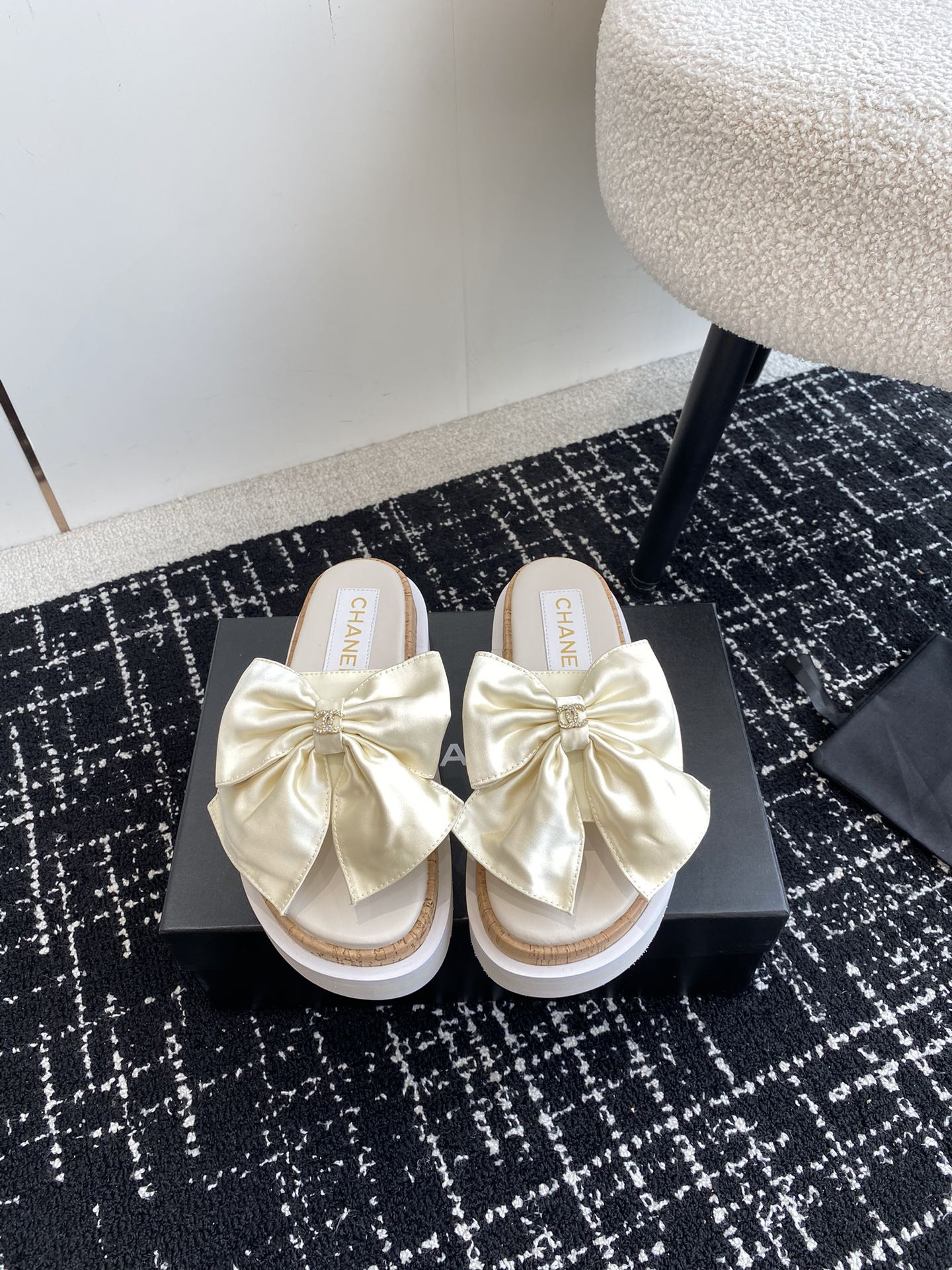 UA CHANEL PLATFORM SLIDES